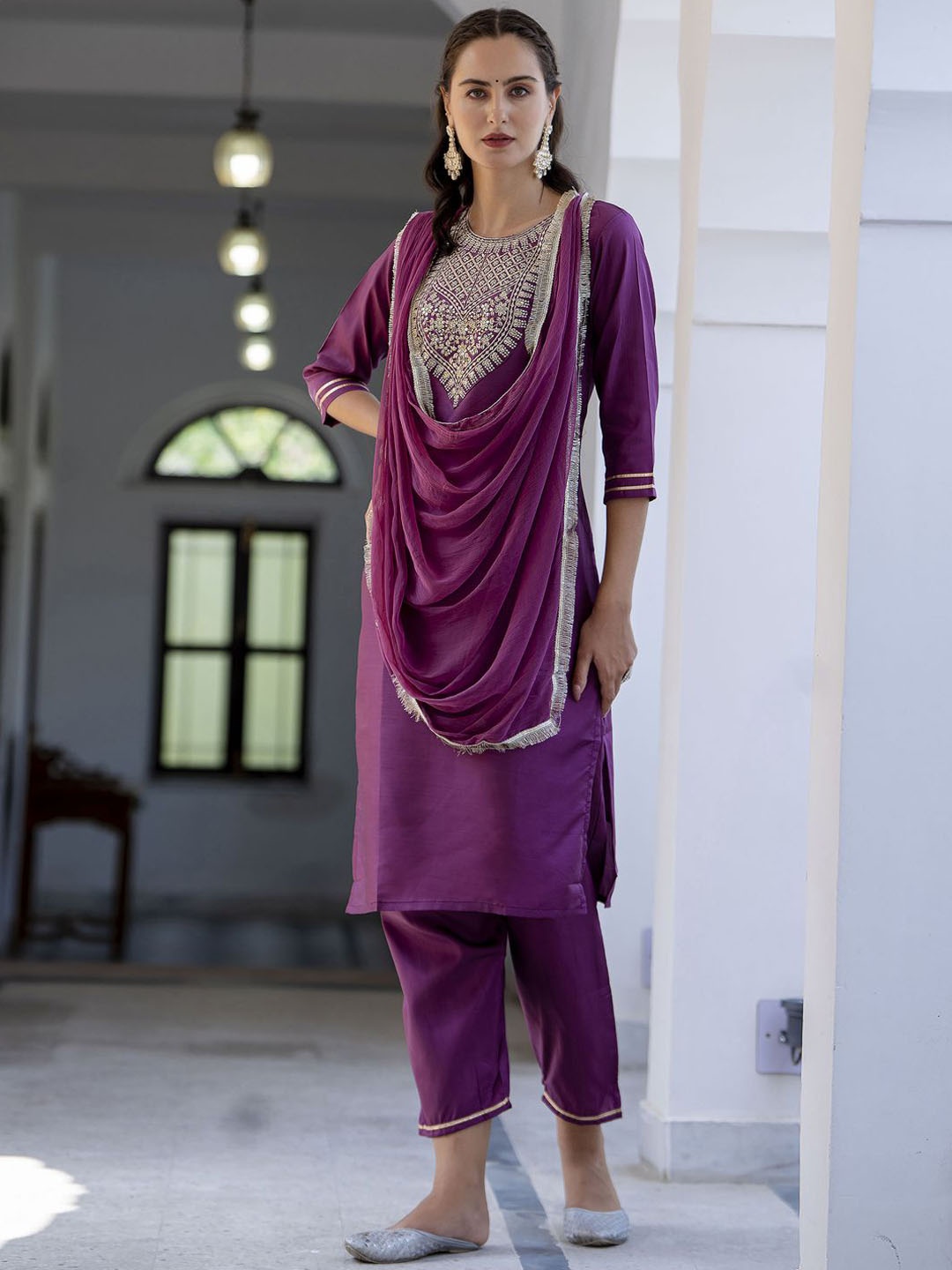 VredeVogel Floral Embroidered Three-Quarter Sleeves Regular Kurta With Trouser & Dupatta, Pink
VredeVogel Floral Embroidered Three-Quarter Sleeves Regular Kurta With Trouser & Dupatta, Pink