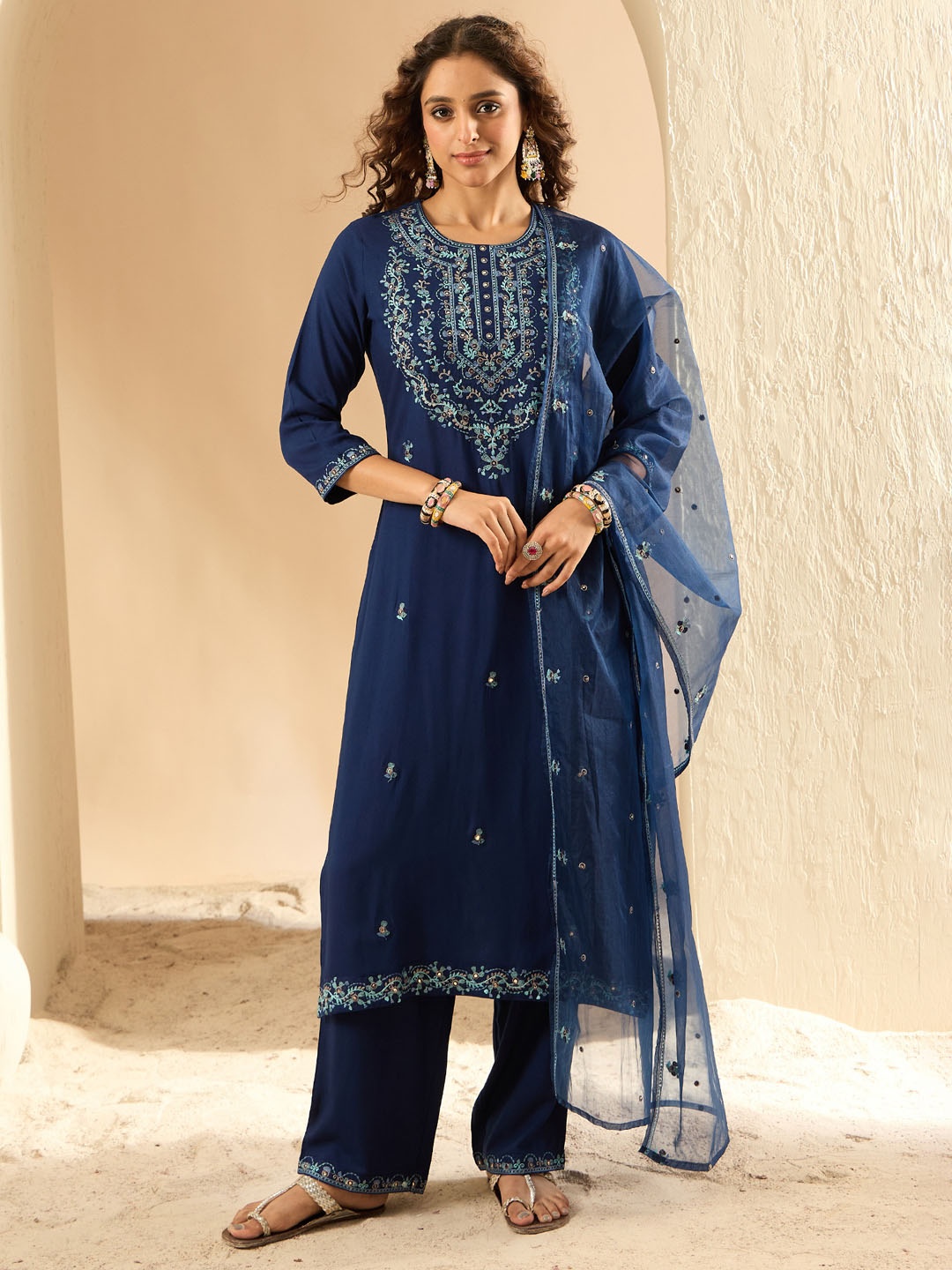 Indo Era Women Floral Embroidered Regular Thread Work Kurta with Trousers & Dupatta, Blue
Indo Era Women Floral Embroidered Regular Thread Work Kurta with Trousers & Dupatta, Blue