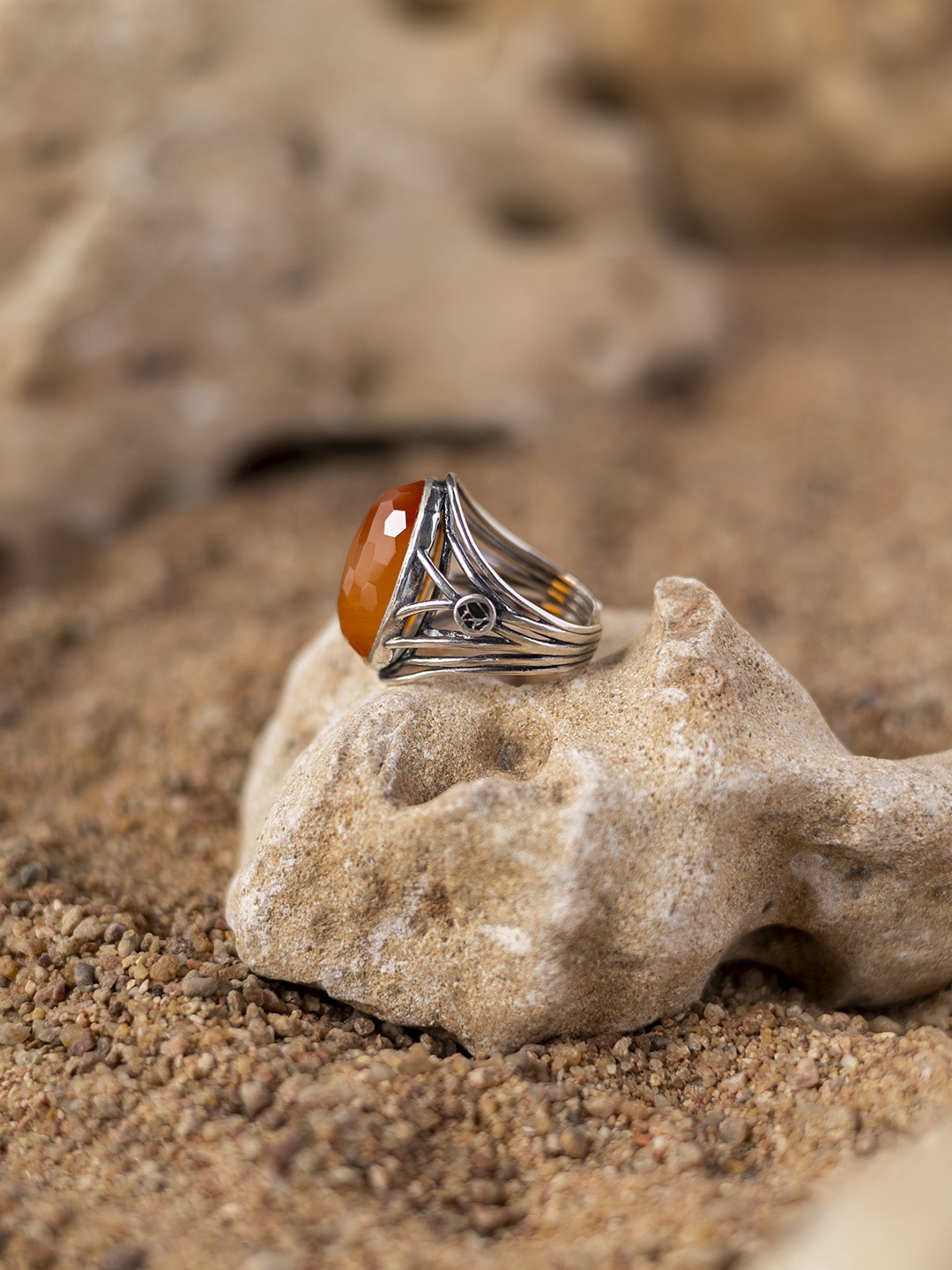 Stone Story By Shruti 925 Sterling Silver Rhodium-Plated Carnelian-Studded Adjustable Ring
Stone Story By Shruti 925 Sterling Silver Rhodium-Plated Carnelian-Studded Adjustable Ring