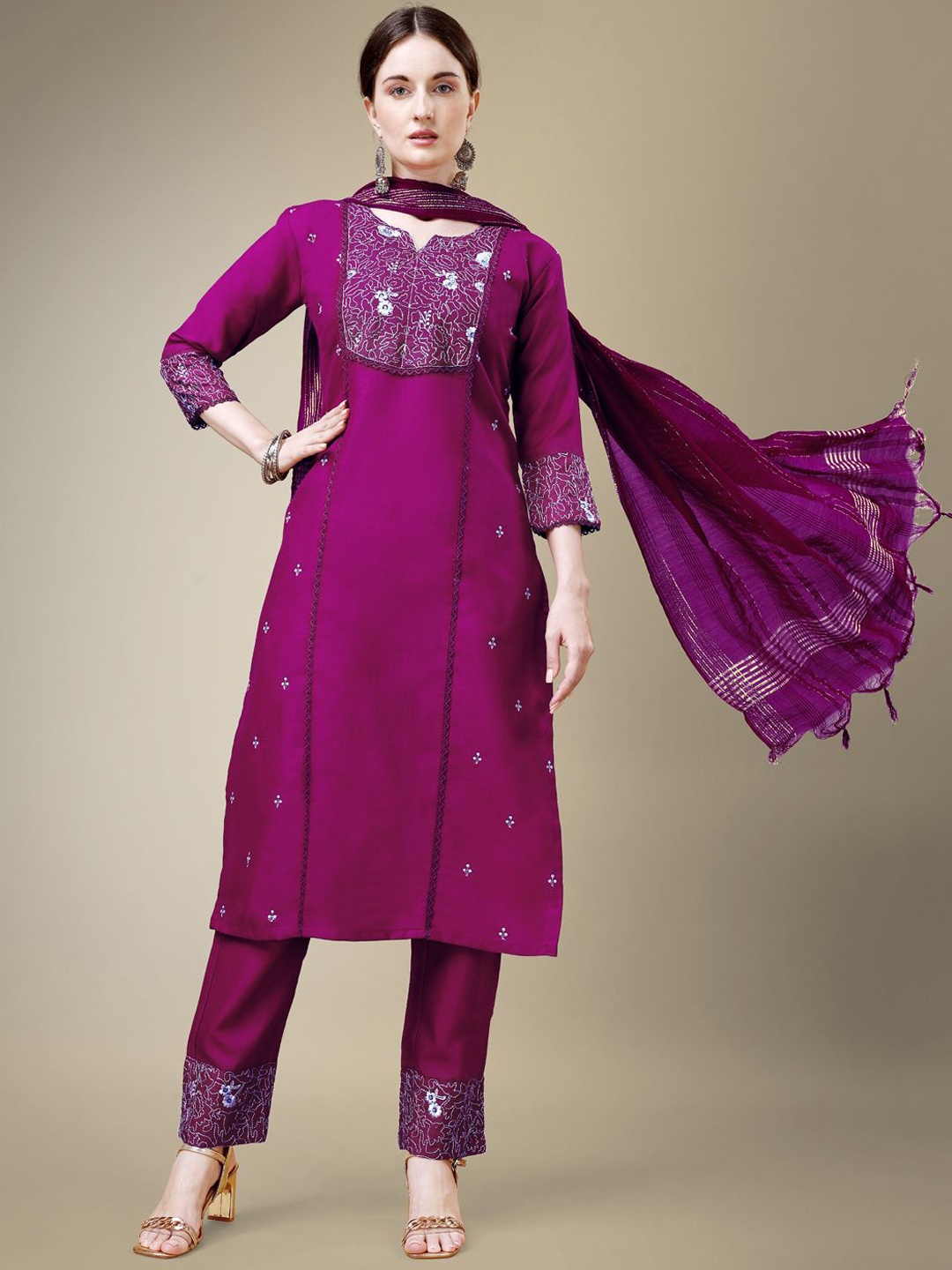 KAYOMMI Floral Embroidered Notch Neck Straight Kurta with Trousers & Dupatta, Purple
KAYOMMI Floral Embroidered Notch Neck Straight Kurta with Trousers & Dupatta, Purple