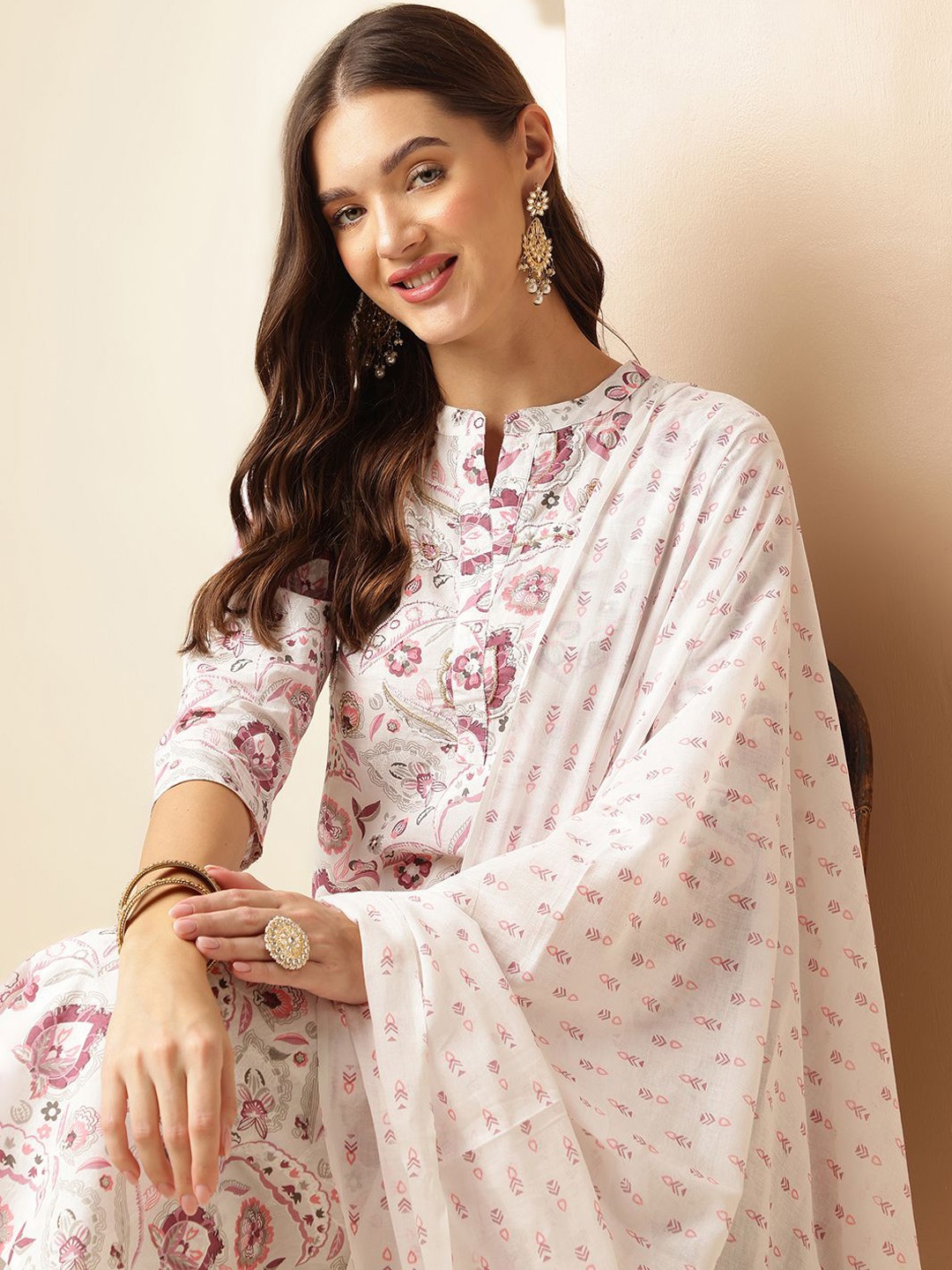 Anouk Floral Printed Regular Pure Cotton Straight Kurta With Trouser With Dupatta, White
Anouk Floral Printed Regular Pure Cotton Straight Kurta With Trouser With Dupatta, White