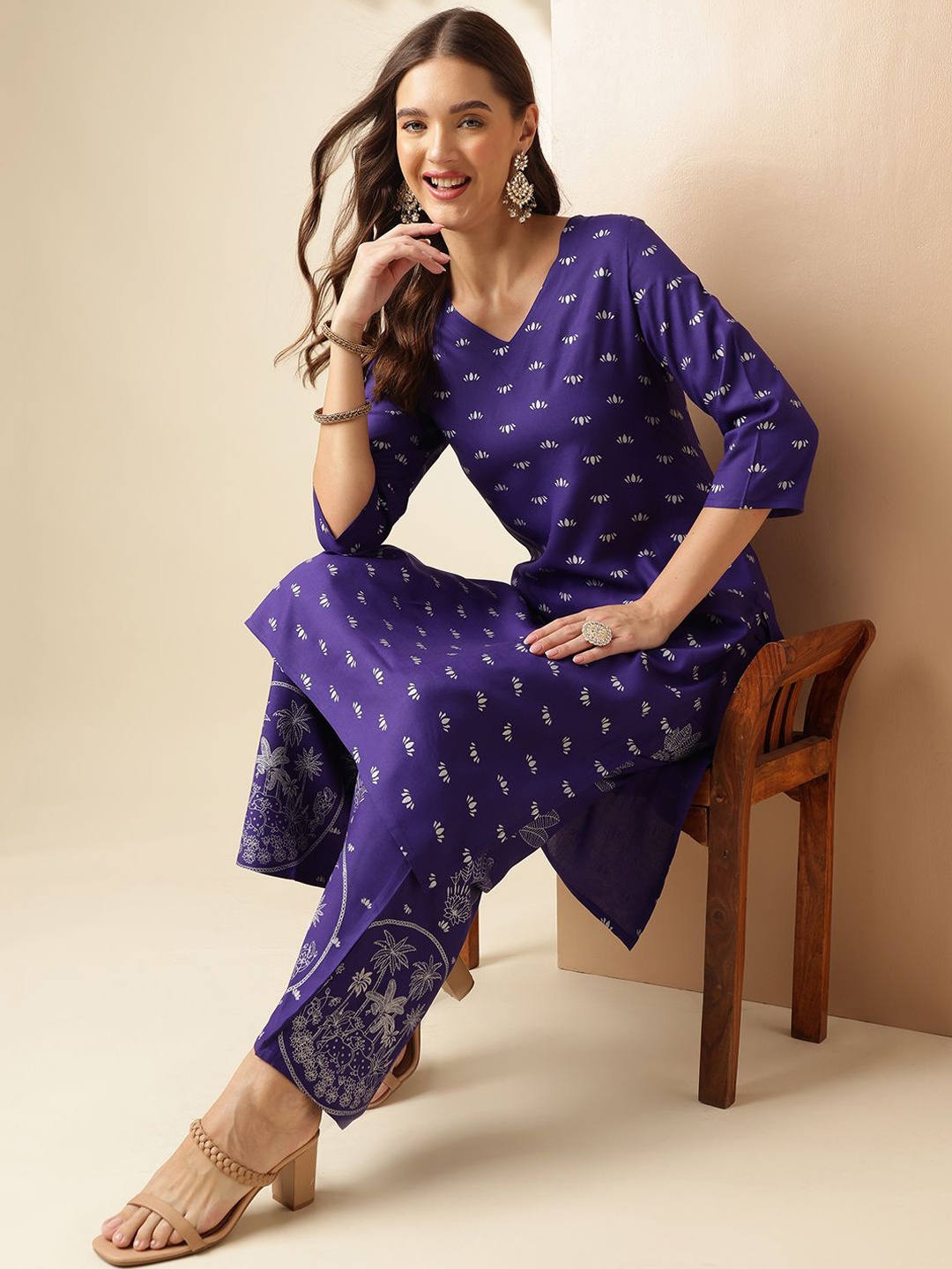 Anouk Floral Printed V-Neck Three-Quarter Sleeves Regular Straight Kurta With Palazzo, Blue
Anouk Floral Printed V-Neck Three-Quarter Sleeves Regular Straight Kurta With Palazzo, Blue