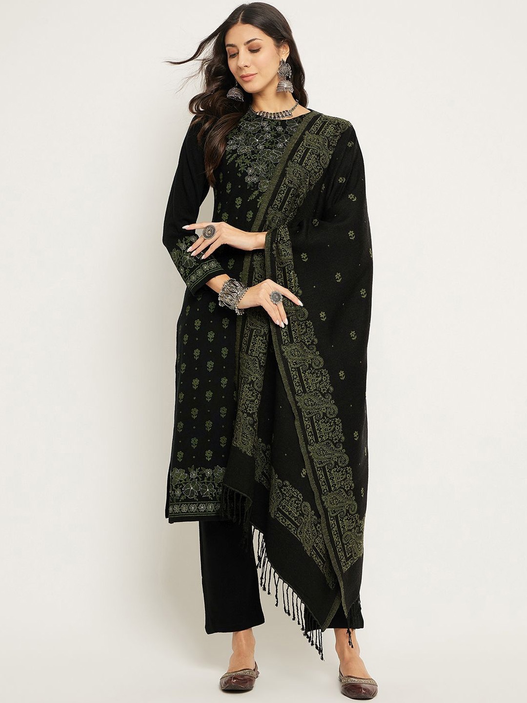 Zigo Winter Wear Ethnic Motifs Embroidered Regular Pure Wool Straight Kurta with Palazzos & Dupatta, Black
Zigo Winter Wear Ethnic Motifs Embroidered Regular Pure Wool Straight Kurta with Palazzos & Dupatta, Black