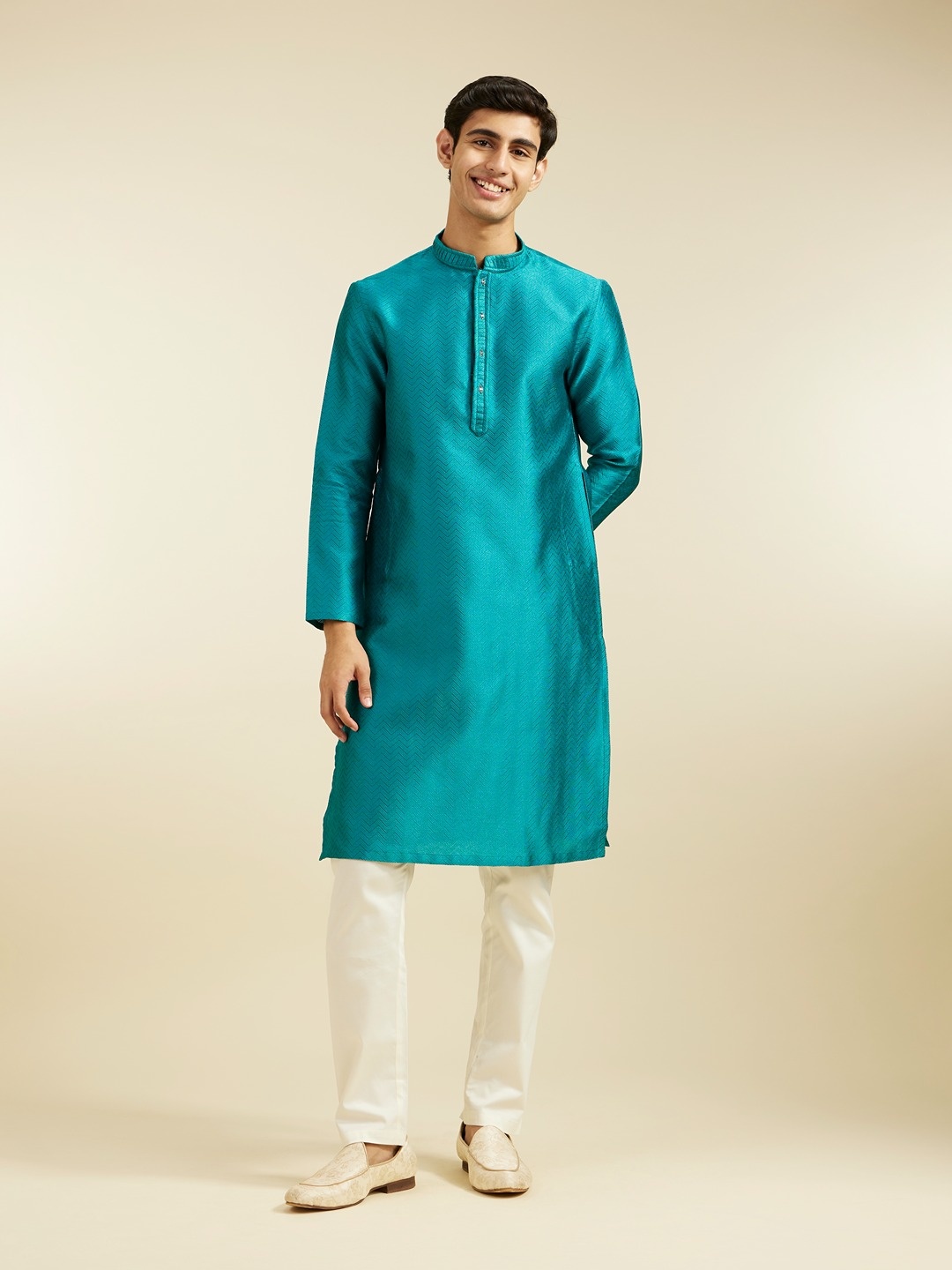 Diwas by Manyavar Geometric Woven Design Mandarin Collar Jacquard Straight Kurta, Green
Diwas by Manyavar Geometric Woven Design Mandarin Collar Jacquard Straight Kurta, Green