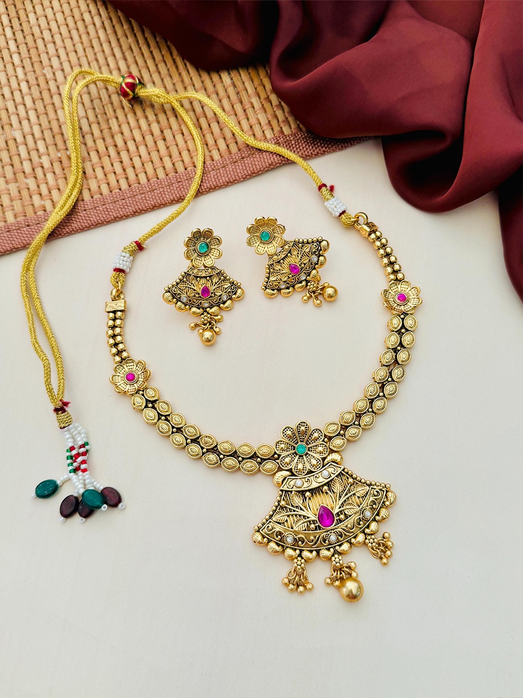 ABDESIGNS Sophisticated Gold-Plated Kundan Kempstone Studded & Beaded Jewellery Set
ABDESIGNS Sophisticated Gold-Plated Kundan Kempstone Studded & Beaded Jewellery Set