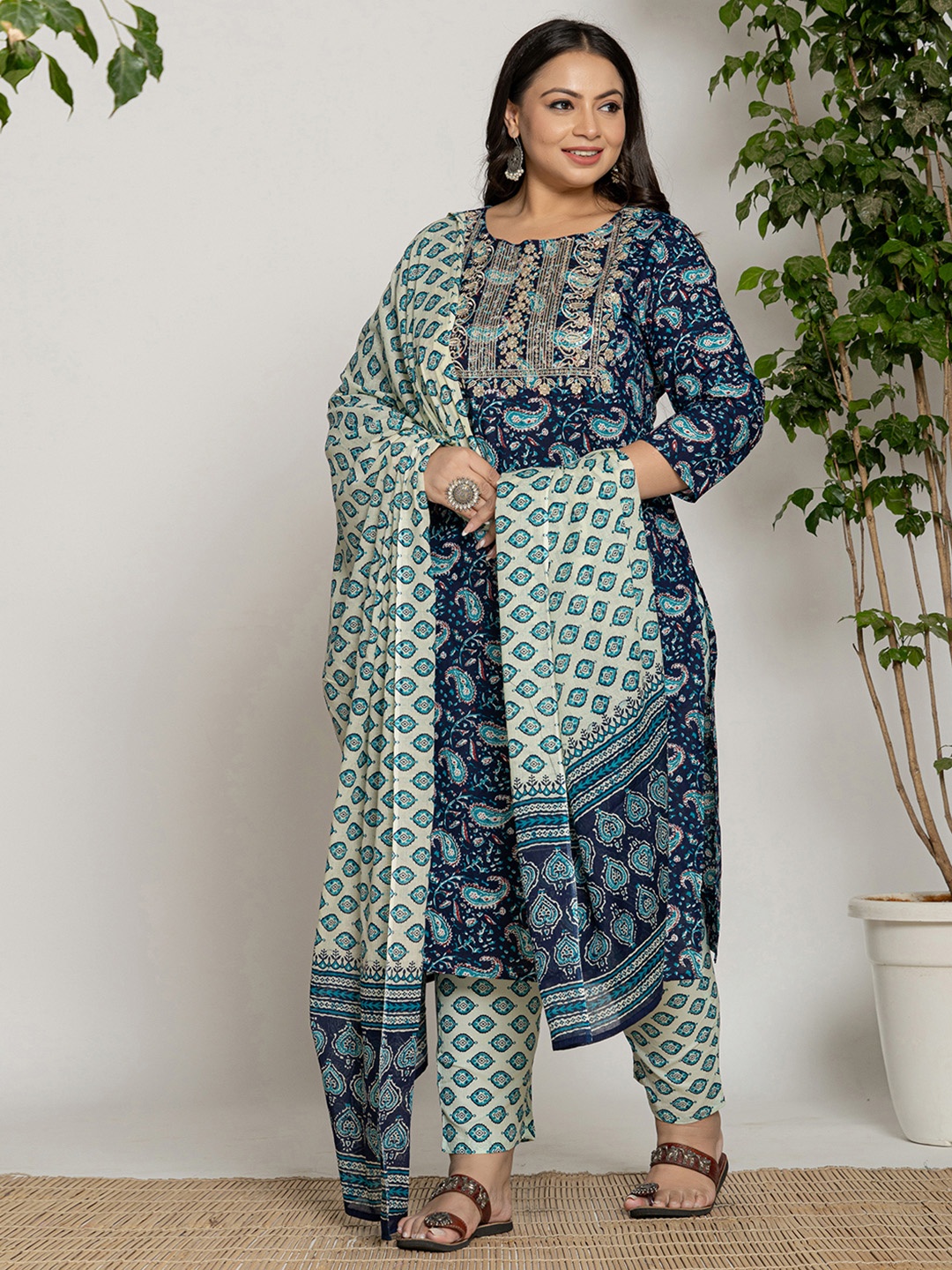 Yufta Ethnic Motifs Embroidered Regular Pure Cotton Straight Kurta with Trousers & Dupatta, Blue
Yufta Ethnic Motifs Embroidered Regular Pure Cotton Straight Kurta with Trousers & Dupatta, Blue