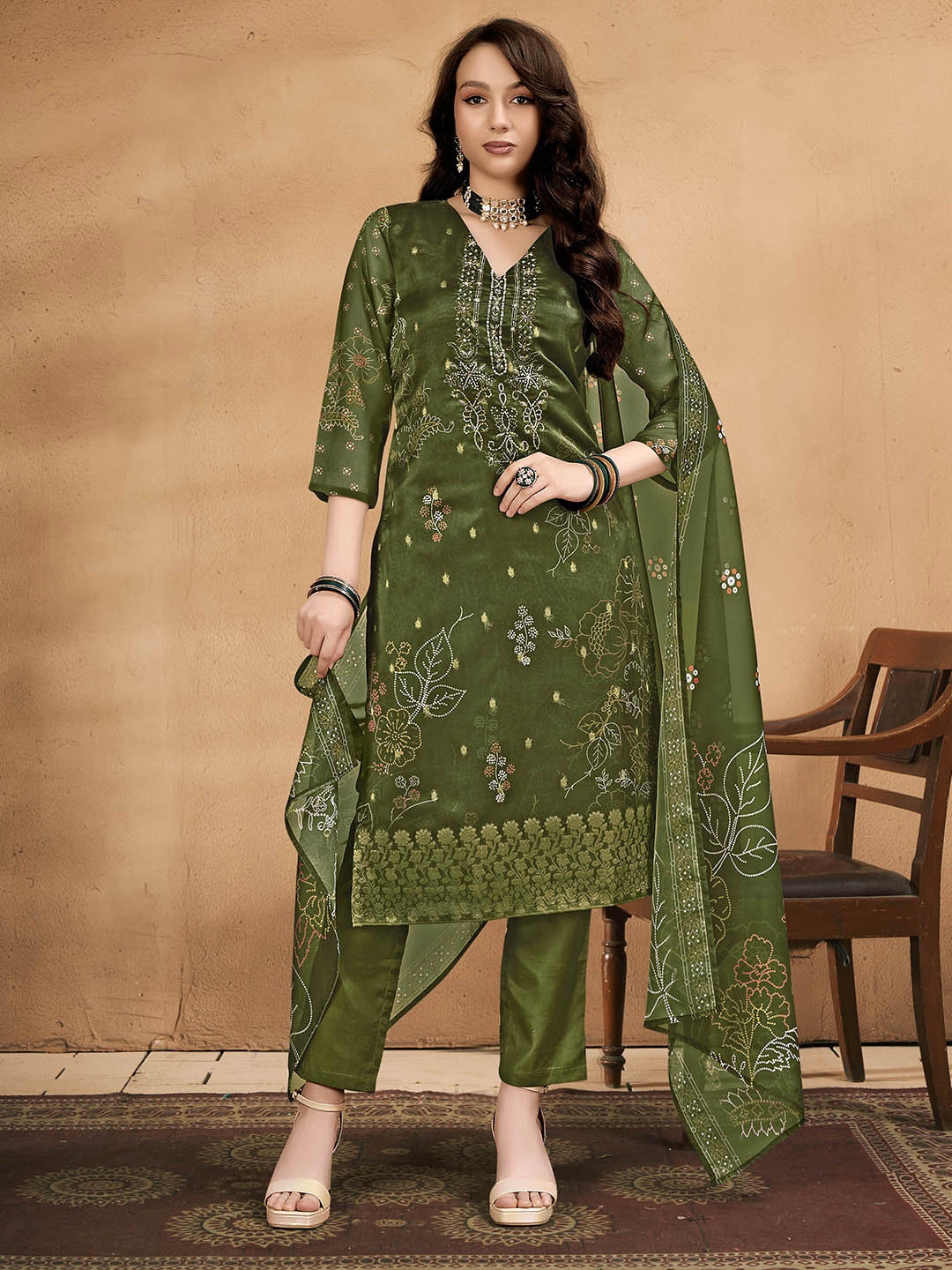 Anouk Floral Printed V-Neck Beads and Stones Organza Kurta With Trouser With Dupatta, Olive
Anouk Floral Printed V-Neck Beads and Stones Organza Kurta With Trouser With Dupatta, Olive