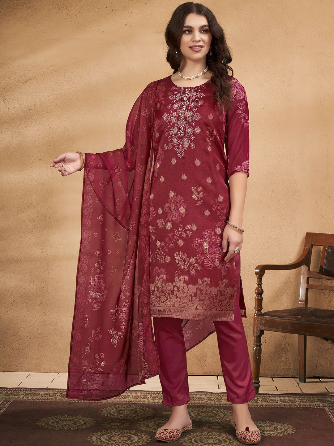 Anouk Floral Printed Round Neck Regular Beads and Stones Organza Kurta & Trouser & Dupatta, Red
Anouk Floral Printed Round Neck Regular Beads and Stones Organza Kurta & Trouser & Dupatta, Red