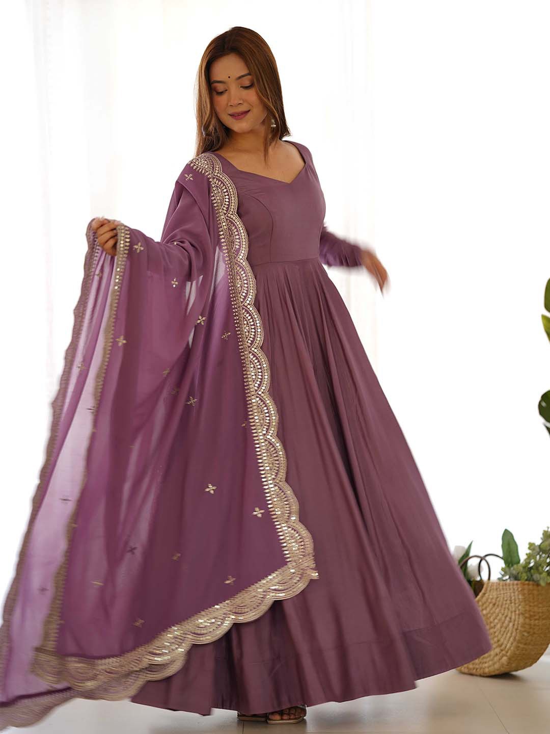 Tanhai Sweetheart Neck Long Sleeves Fit and Flare Silk Ethnic Dresses With Dupatta, Mauve
Tanhai Sweetheart Neck Long Sleeves Fit and Flare Silk Ethnic Dresses With Dupatta, Mauve