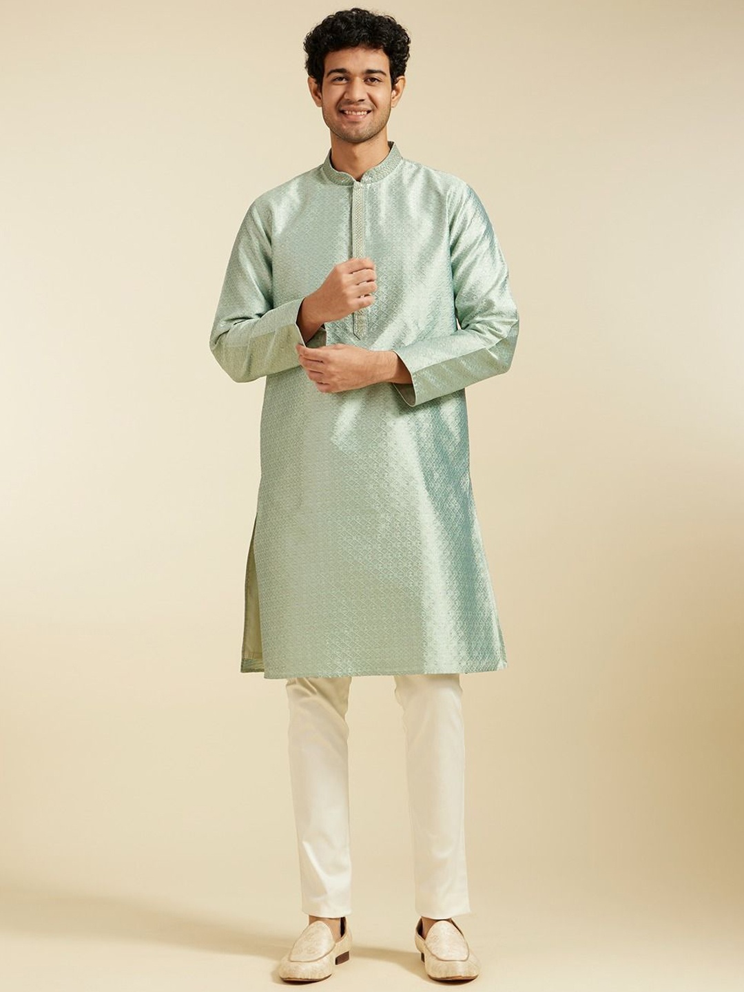 Diwas by Manyavar Geometric Embroidered Mandarin Collar Thread Work Straight Kurta, Green
Diwas by Manyavar Geometric Embroidered Mandarin Collar Thread Work Straight Kurta, Green