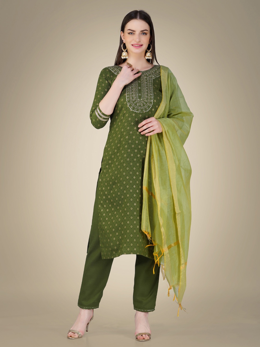 KAYOMMI Ethnic Motifs Embroidered Regular Sequinned Straight Kurta with Churidar & Dupatta, Green
KAYOMMI Ethnic Motifs Embroidered Regular Sequinned Straight Kurta with Churidar & Dupatta, Green