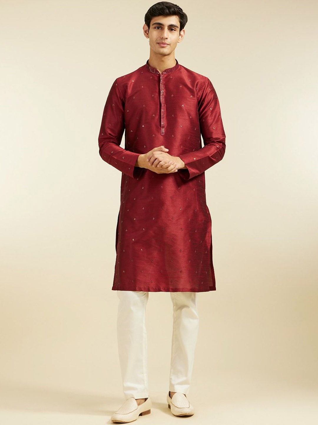 Diwas by Manyavar Men Floral Embroidered Sequinned Mandarin Collar Straight Kurta, Maroon
Diwas by Manyavar Men Floral Embroidered Sequinned Mandarin Collar Straight Kurta, Maroon