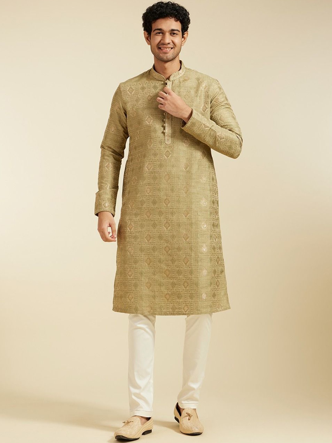 Diwas by Manyavar Men Geometric Woven Design zari Mandarin Collar Brocade Straight Kurta, Green
Diwas by Manyavar Men Geometric Woven Design zari Mandarin Collar Brocade Straight Kurta, Green