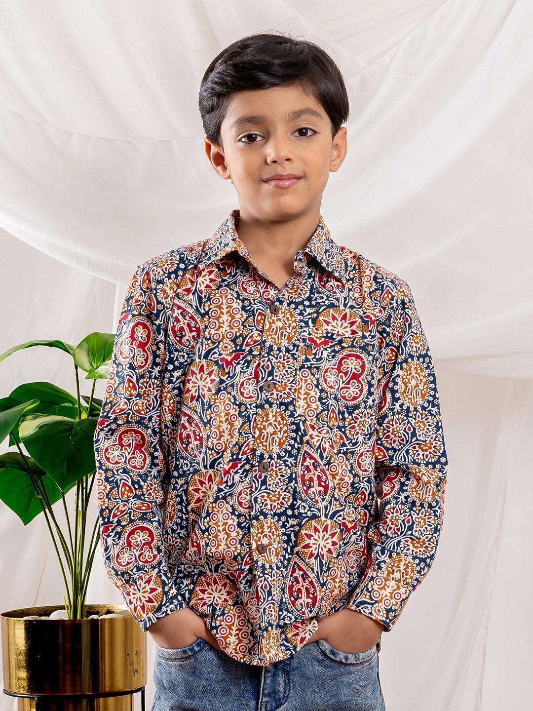 BEBE UNICORN Boys Comfort Spread Collar Floral Printed Cotton Casual Shirt, Navy blue
BEBE UNICORN Boys Comfort Spread Collar Floral Printed Cotton Casual Shirt, Navy blue
