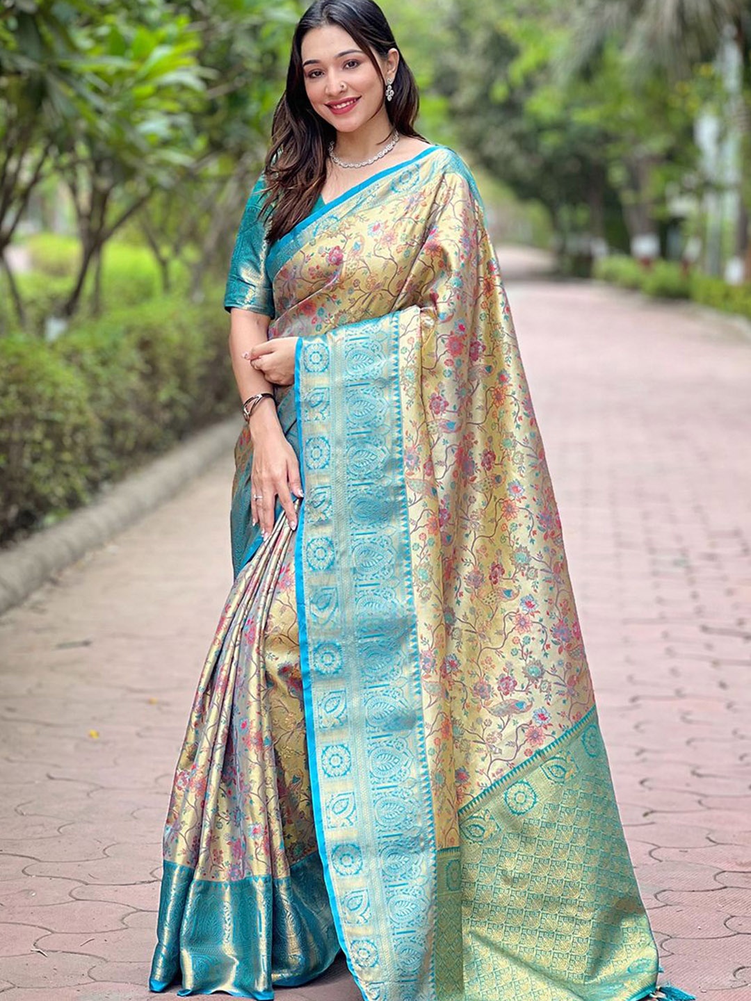 SGF11 Woven Design Zari Pure Silk Kanjeevaram Saree and Blouse Piece, Turquoise blue
SGF11 Woven Design Zari Pure Silk Kanjeevaram Saree and Blouse Piece, Turquoise blue