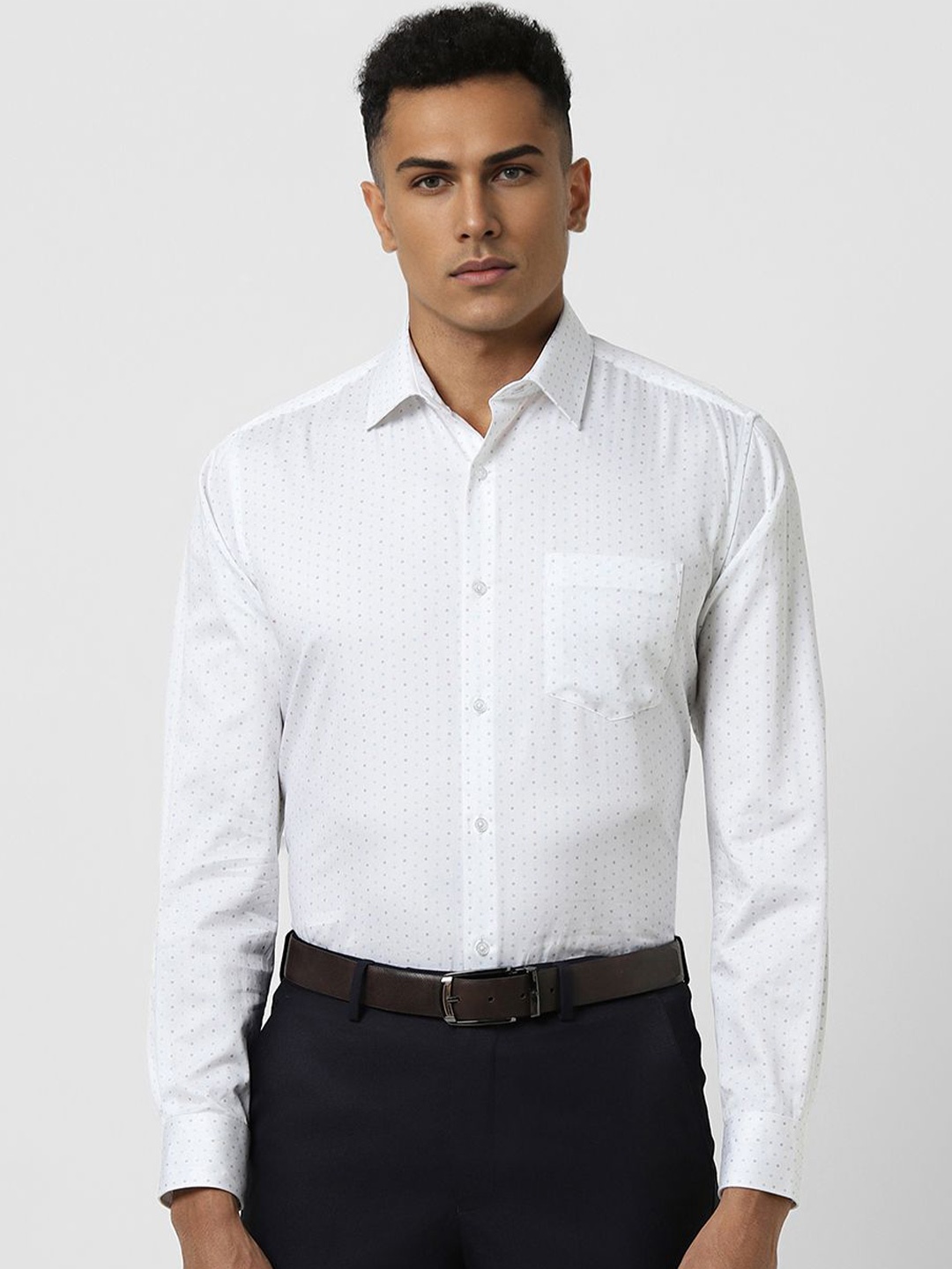 Van Heusen Men Spread Collar Micro Ditsy Printed Cotton Slim Fit Formal Shirt, White
Van Heusen Men Spread Collar Micro Ditsy Printed Cotton Slim Fit Formal Shirt, White