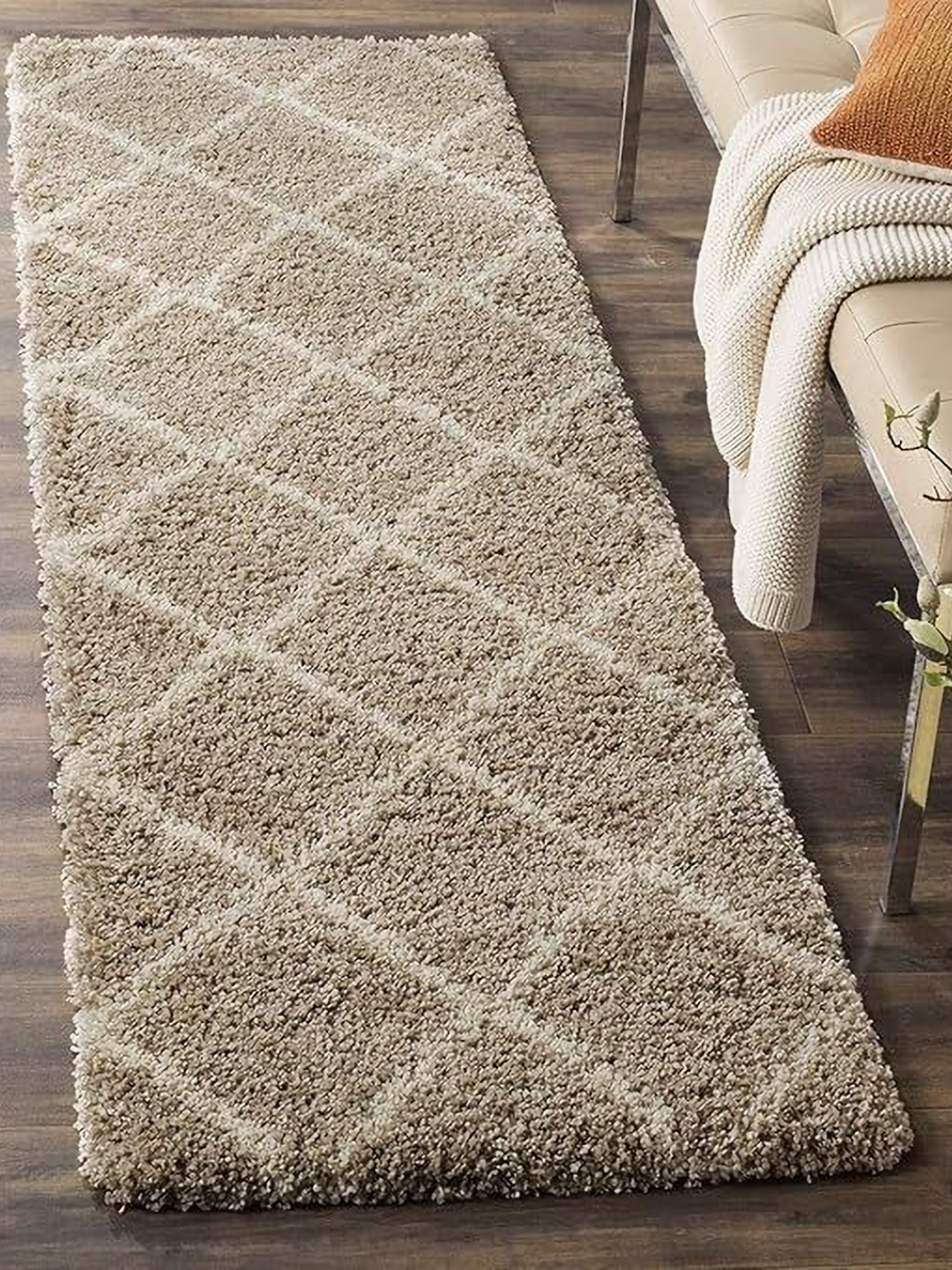Banchmark Home Furnishings Beige & White Geometric No Shredding Woollen Shaggy Carpet
Banchmark Home Furnishings Beige & White Geometric No Shredding Woollen Shaggy Carpet