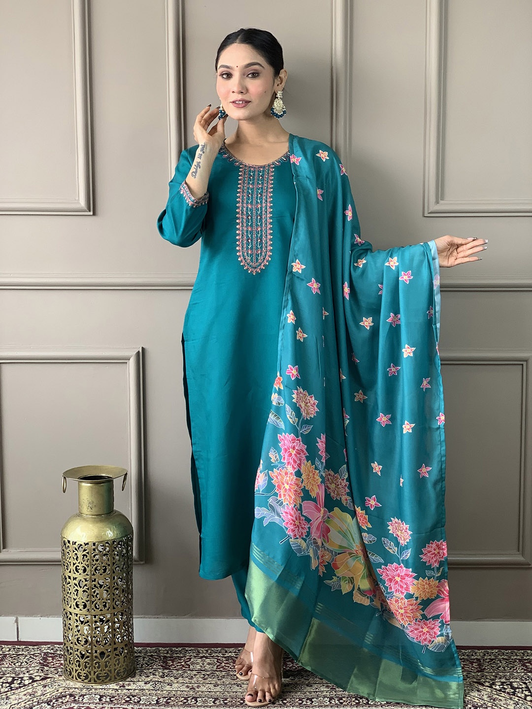 CaniBani Yoke Design Regular Chanderi Silk Straight Kurta with Trousers & Dupatta, Sea green
CaniBani Yoke Design Regular Chanderi Silk Straight Kurta with Trousers & Dupatta, Sea green