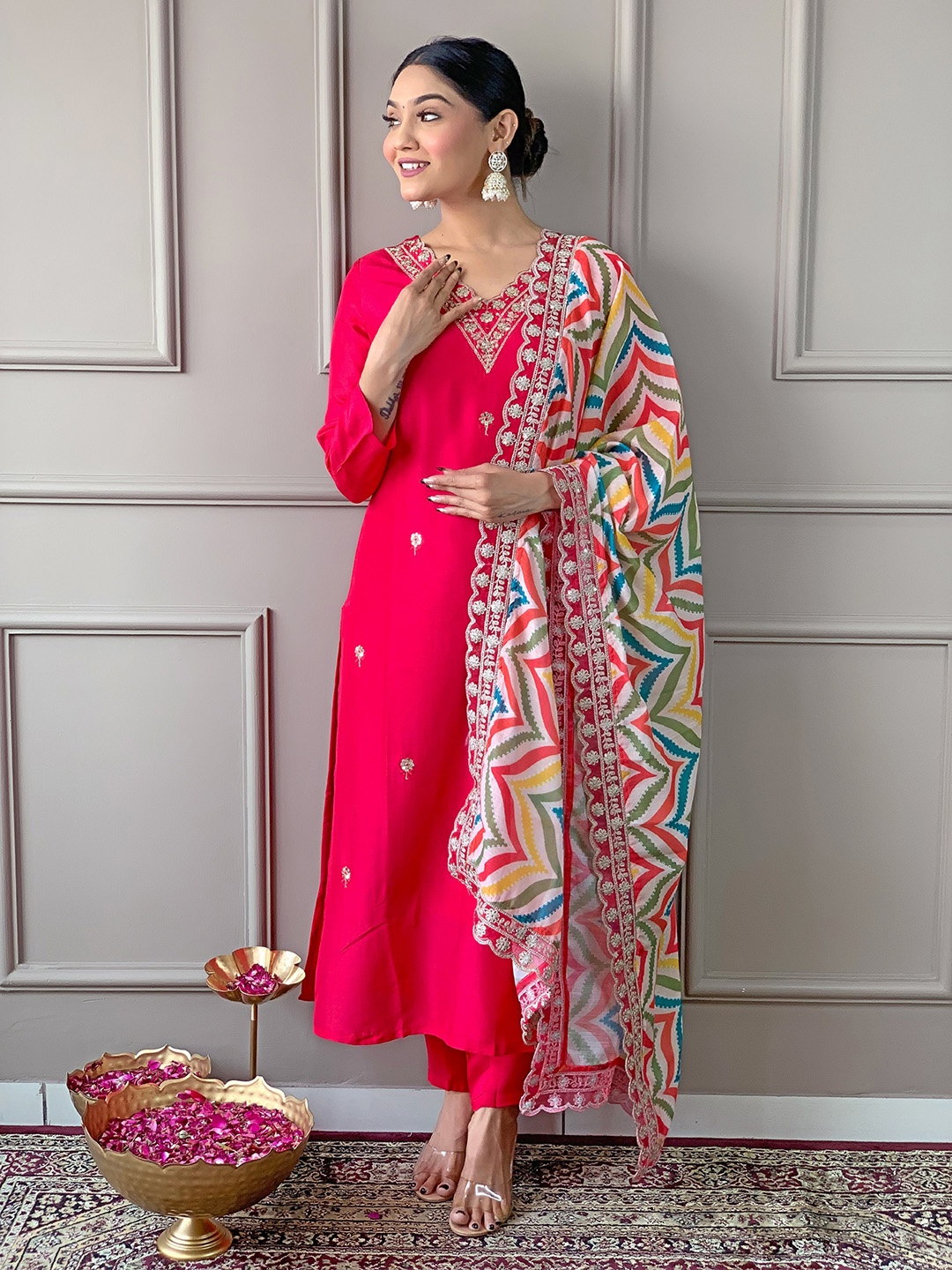 BAESD Ethnic Motifs Embroidered Regular Sequinned Straight Kurta with Trousers & Dupatta, Red
BAESD Ethnic Motifs Embroidered Regular Sequinned Straight Kurta with Trousers & Dupatta, Red