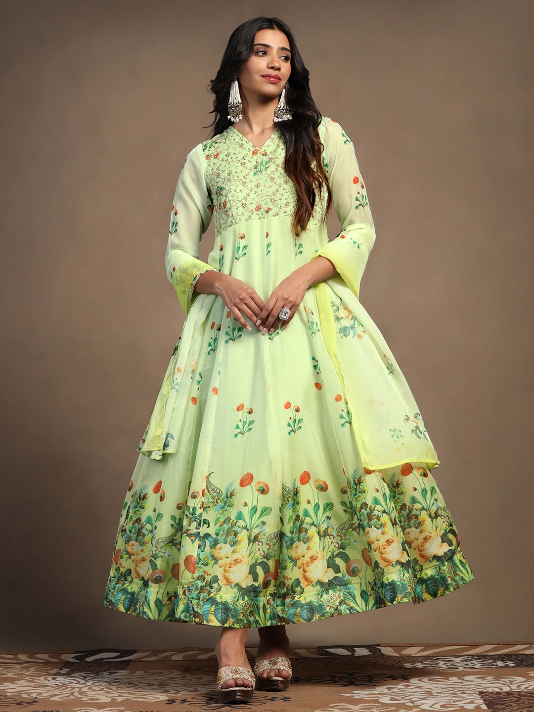 FASHION DREAM Floral Embroidered Sequinned Anarkali Kurta With Trouser & Dupatta, Green
FASHION DREAM Floral Embroidered Sequinned Anarkali Kurta With Trouser & Dupatta, Green
