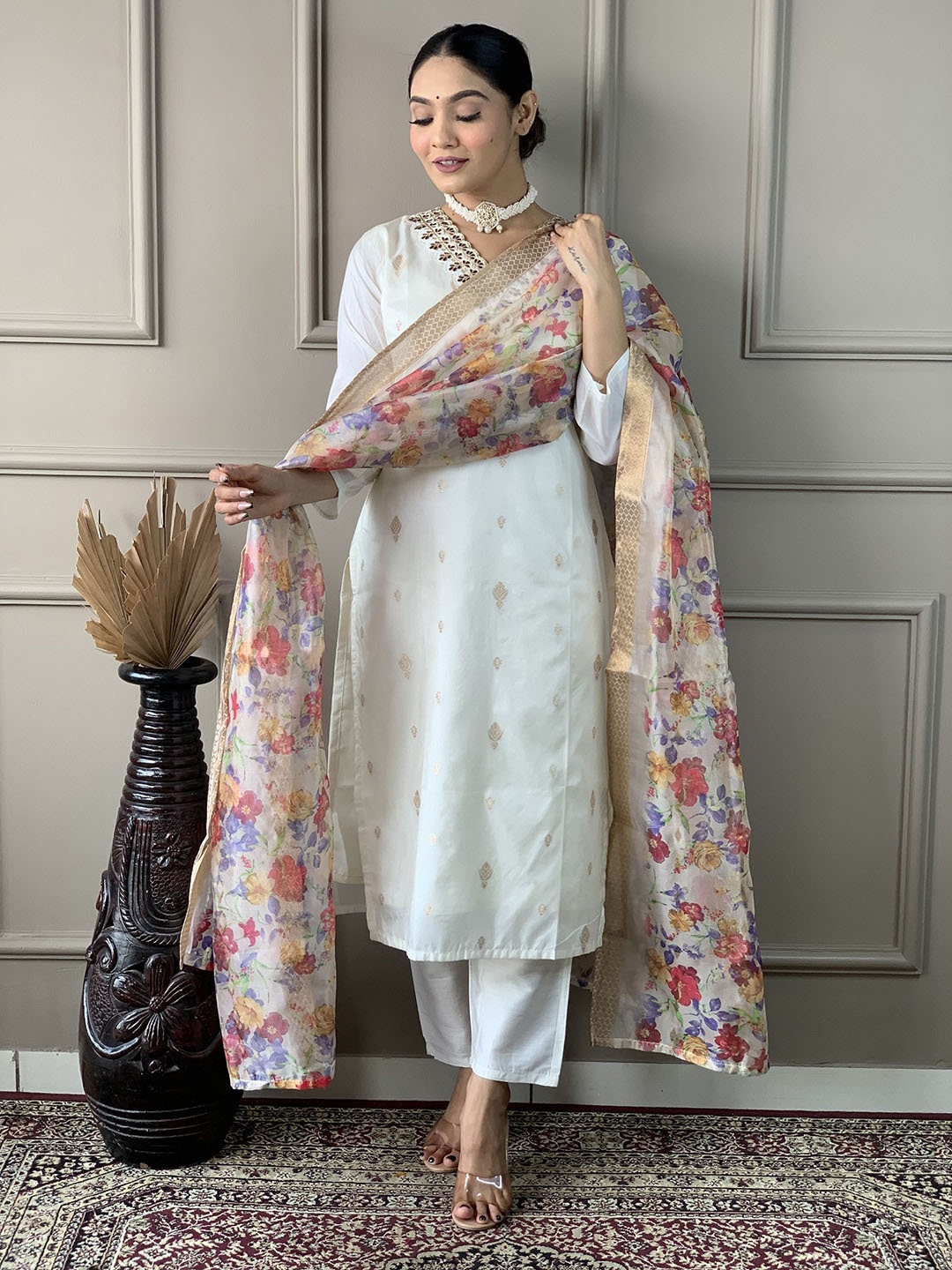 CaniBani V-Neck Regular Chanderi Silk Straight Kurta with Trousers & Dupatta, Off white
CaniBani V-Neck Regular Chanderi Silk Straight Kurta with Trousers & Dupatta, Off white