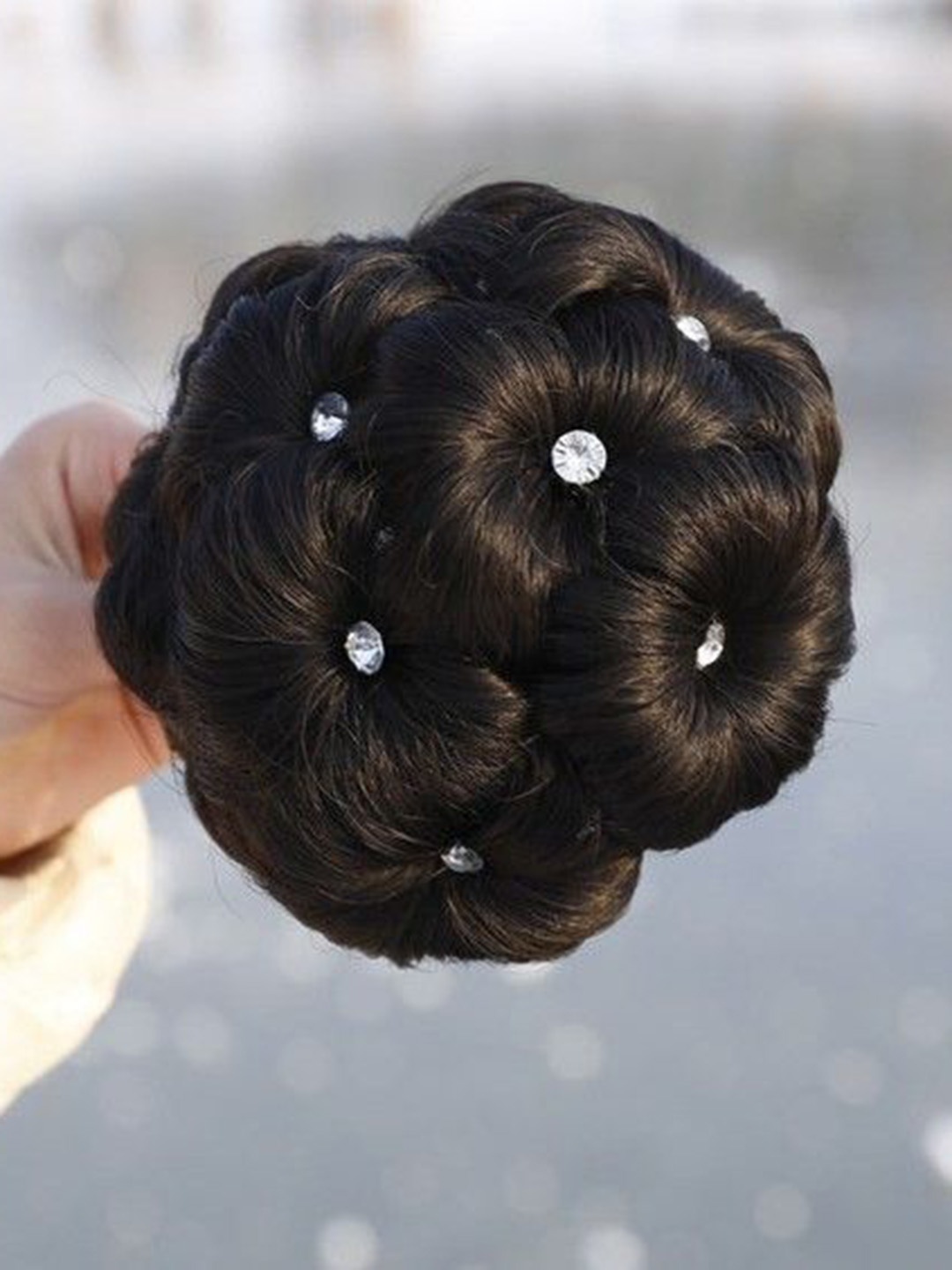 HAVEREAM Clip-In Bun Stone Studded Highlighted Hair Extension - Dark Brown - 11 Inch
HAVEREAM Clip-In Bun Stone Studded Highlighted Hair Extension - Dark Brown - 11 Inch