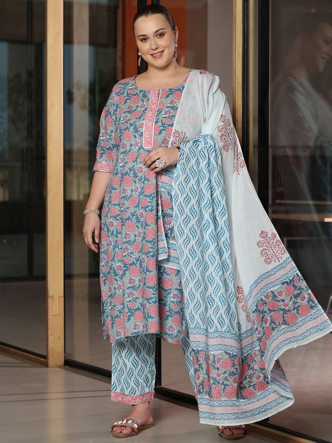 EXTRA LOVE BY LIBAS Plus Size Floral Printed Pure Cotton Kurta With Trouser & Dupatta, Blue
EXTRA LOVE BY LIBAS Plus Size Floral Printed Pure Cotton Kurta With Trouser & Dupatta, Blue