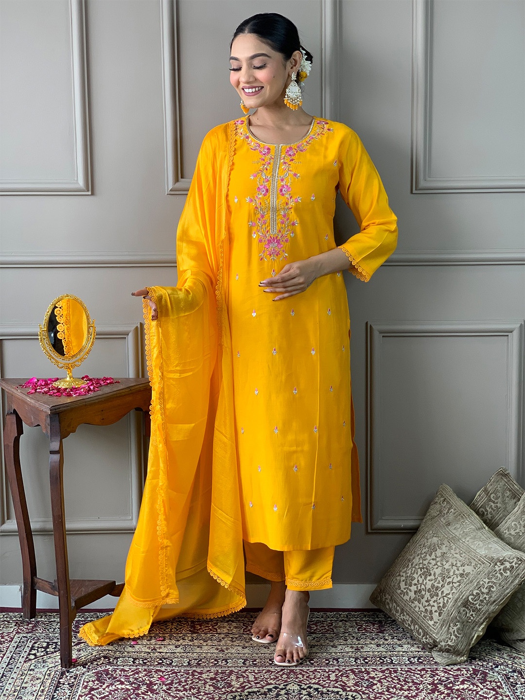 CaniBani Floral Embroidered Thread Work Chanderi Silk Kurta with Trouser & Dupatta, Yellow
CaniBani Floral Embroidered Thread Work Chanderi Silk Kurta with Trouser & Dupatta, Yellow
