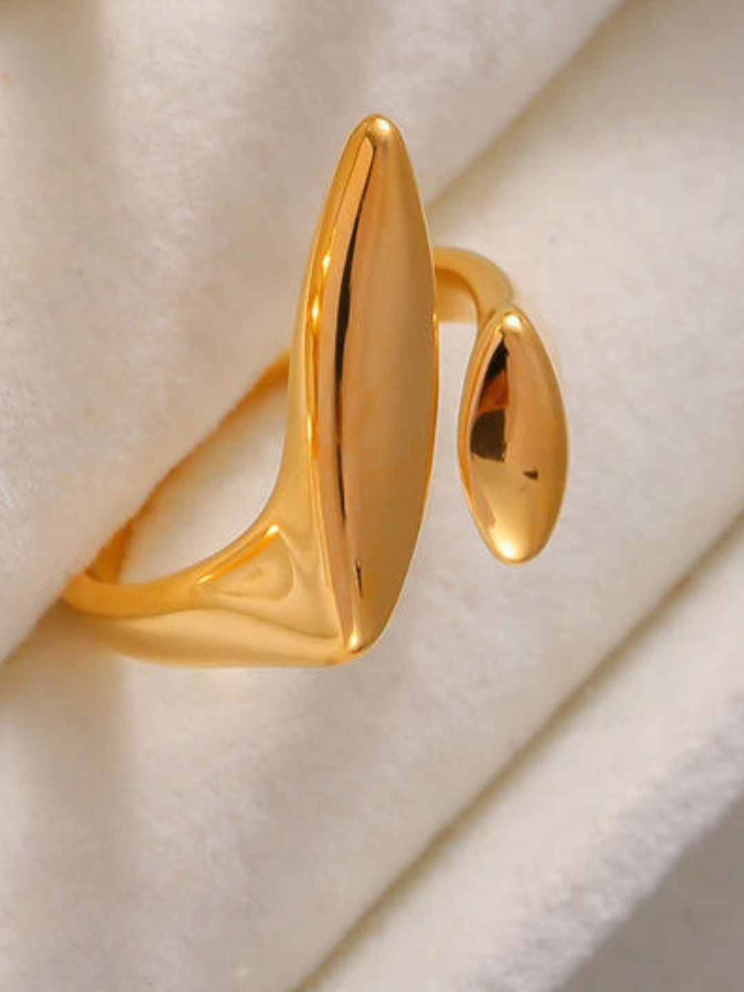 DressBerry 18K Gold Plated Stainless Steel Tarnish-Free Waterproof Adjustable Finger Ring
DressBerry 18K Gold Plated Stainless Steel Tarnish-Free Waterproof Adjustable Finger Ring