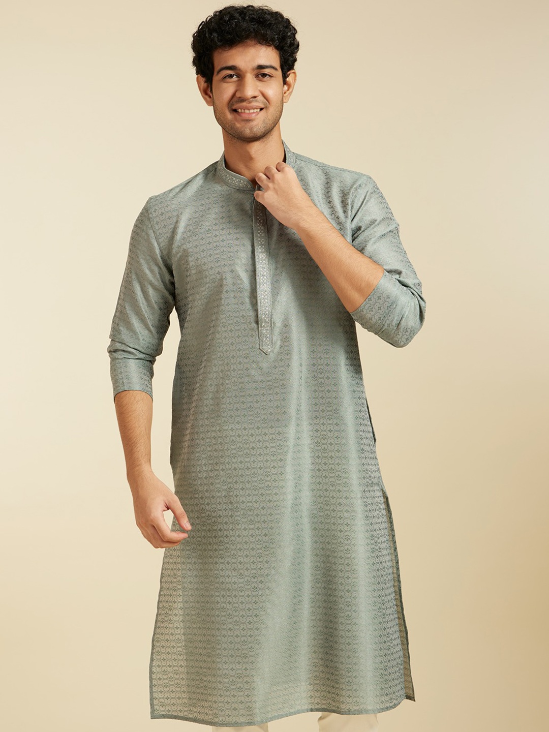 Diwas by Manyavar Men Floral Woven Design Thread Work Mandarin Collar Straight Kurta, Green
Diwas by Manyavar Men Floral Woven Design Thread Work Mandarin Collar Straight Kurta, Green