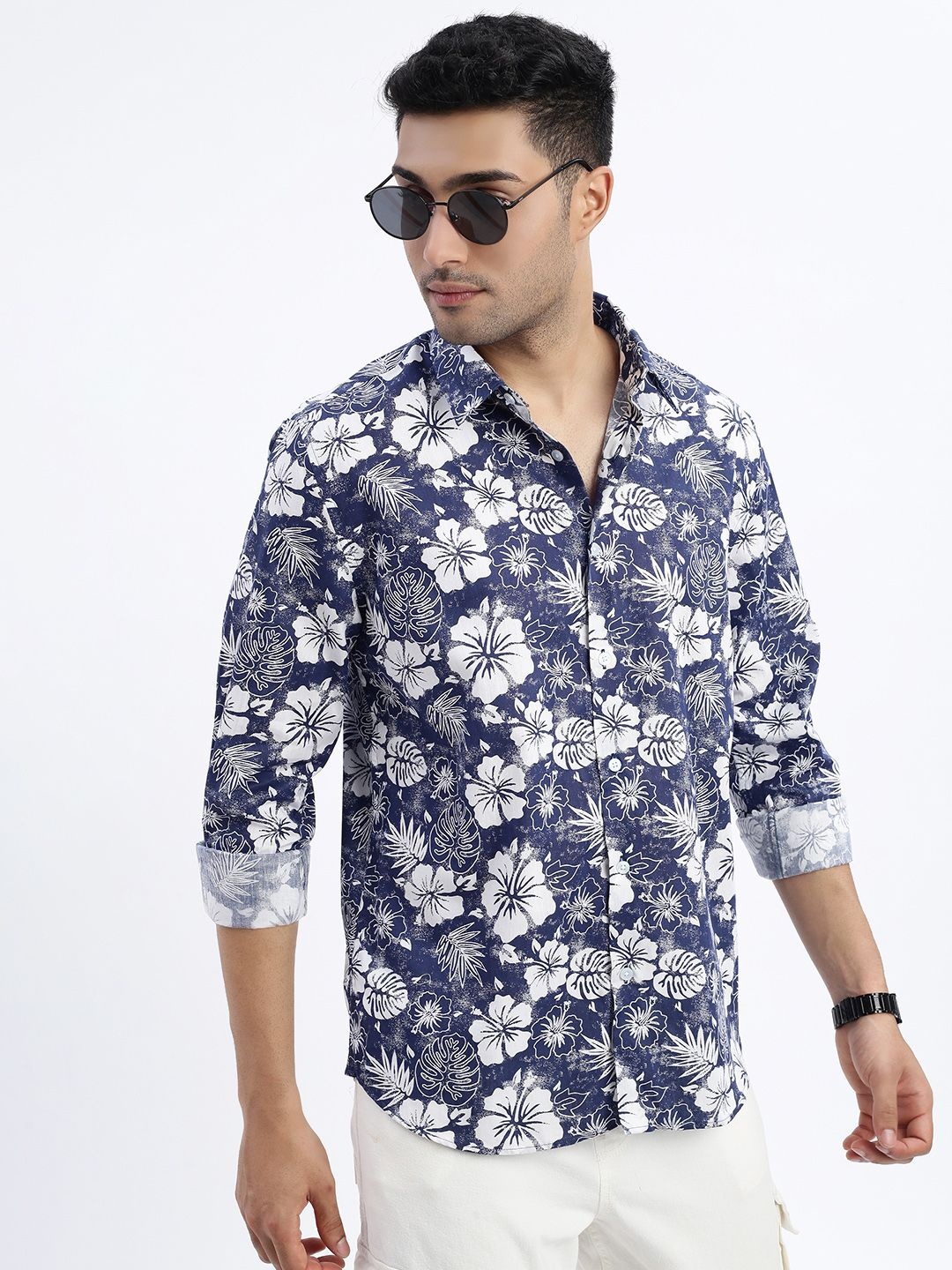 SHOWOFF Men Standard Spread Collar Floral Printed Cotton Slim Fit Casual Shirt, Navy blue
SHOWOFF Men Standard Spread Collar Floral Printed Cotton Slim Fit Casual Shirt, Navy blue