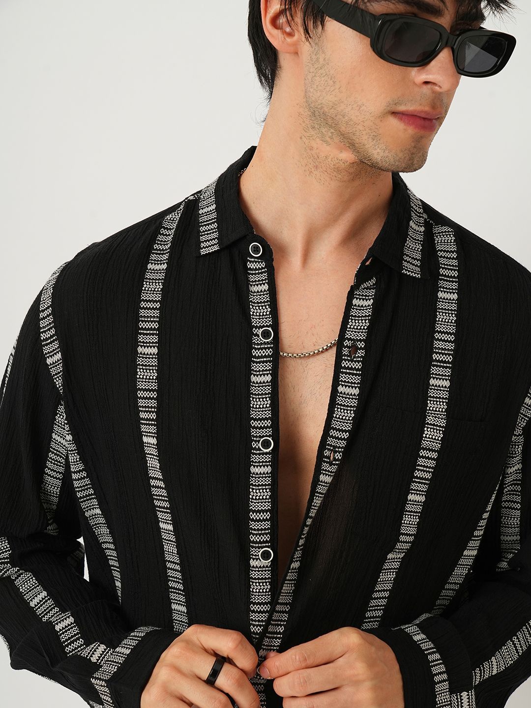VASTRADO Men Classic Cutaway Collar Vertical Striped Cotton Slim Fit Casual Shirt, Black
VASTRADO Men Classic Cutaway Collar Vertical Striped Cotton Slim Fit Casual Shirt, Black