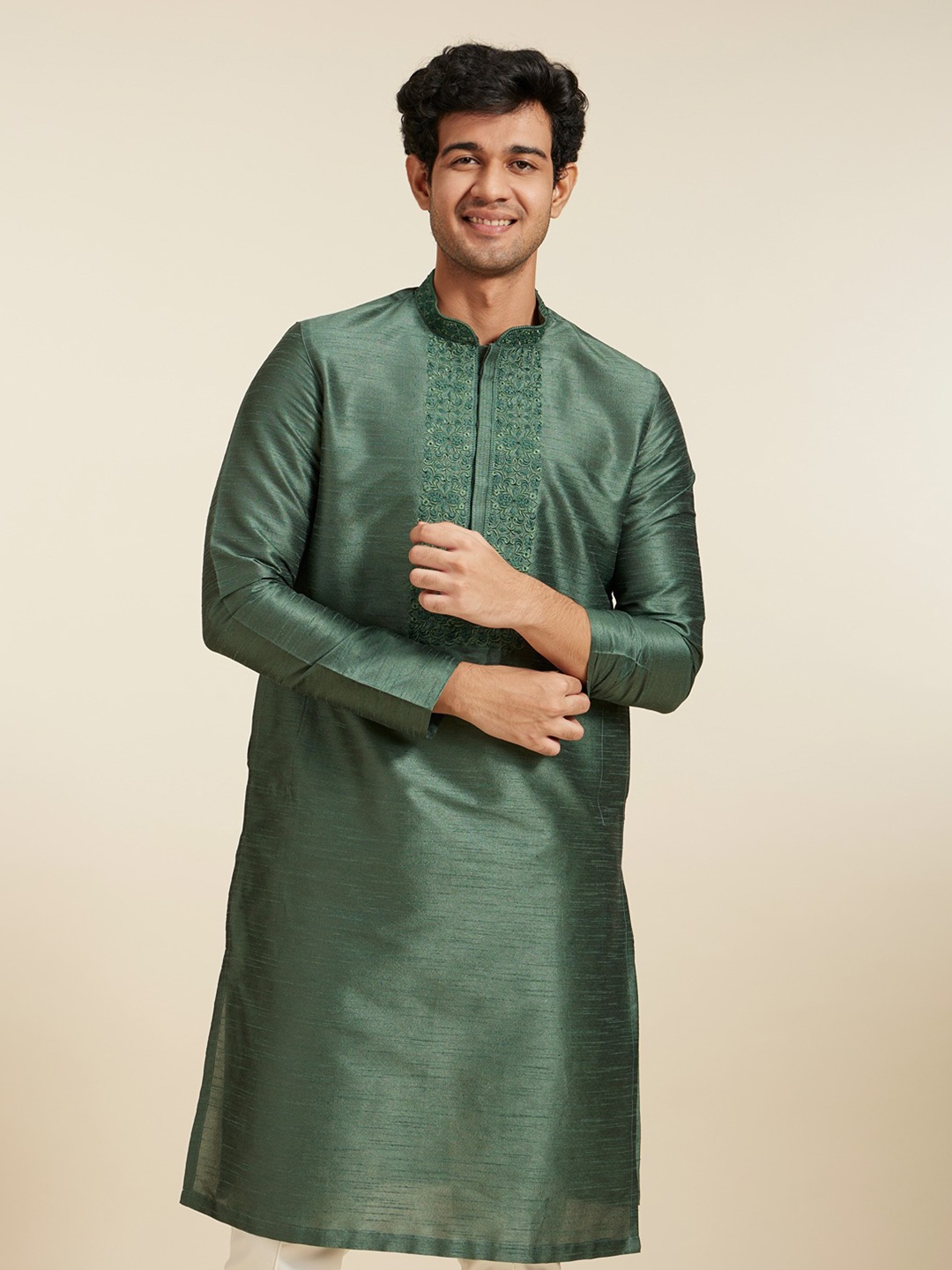 Diwas by Manyavar Floral Yoke Design Beads and Stones Mandarin Collar Straight Kurta, Green
Diwas by Manyavar Floral Yoke Design Beads and Stones Mandarin Collar Straight Kurta, Green