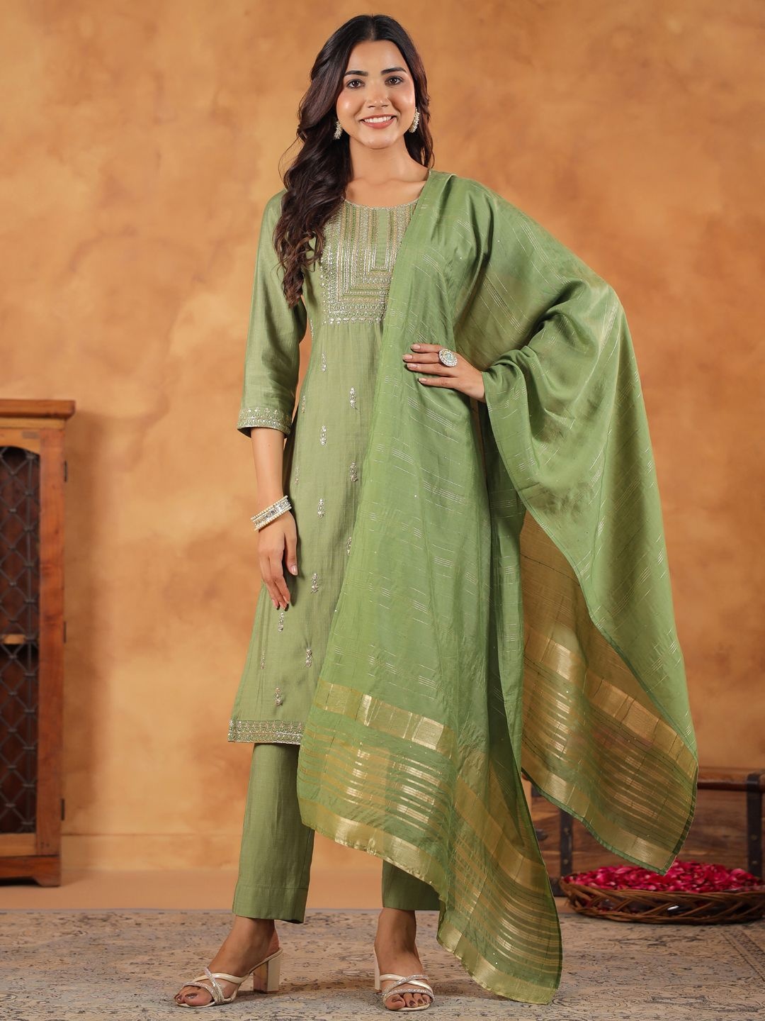 Janasya Ethnic Motifs Embroidered Sequinned Straight Kurta With Trousers & Dupatta, Green
Janasya Ethnic Motifs Embroidered Sequinned Straight Kurta With Trousers & Dupatta, Green