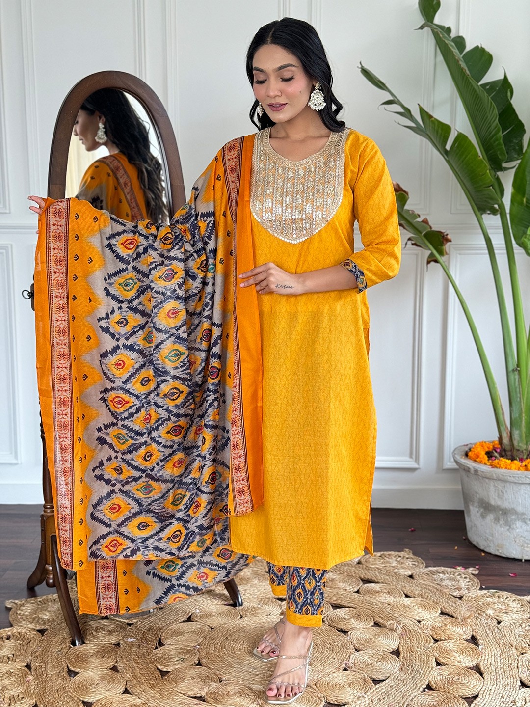 CaniBani Ethnic Motifs Yoke Design Regular Straight Kurta with Trousers & Dupatta, Mustard
CaniBani Ethnic Motifs Yoke Design Regular Straight Kurta with Trousers & Dupatta, Mustard