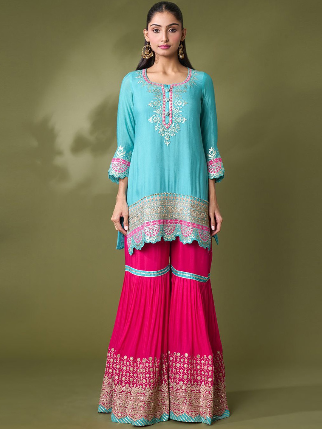 Samyukta Singhani Floral Embroidered Straight Kurti with Palazzos & With Dupatta, Blue
Samyukta Singhani Floral Embroidered Straight Kurti with Palazzos & With Dupatta, Blue