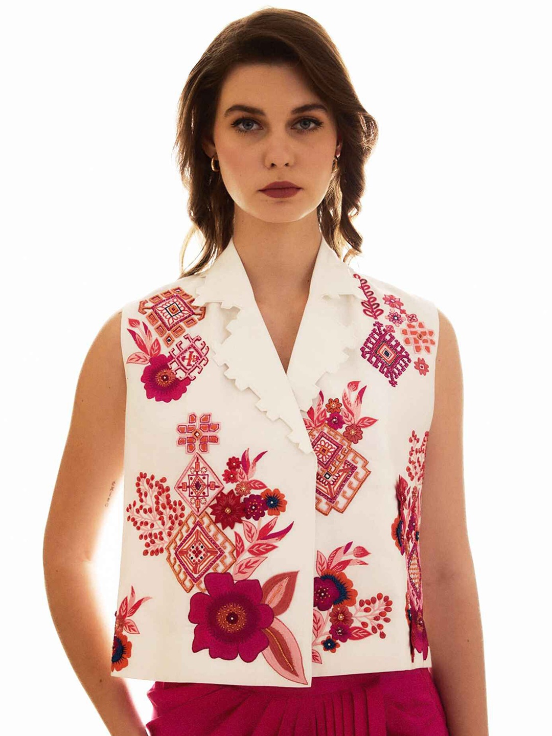BETRUE Women Floral Embroidered Shawl Collar Pure Cotton Crop Tailored Jacket, White
BETRUE Women Floral Embroidered Shawl Collar Pure Cotton Crop Tailored Jacket, White