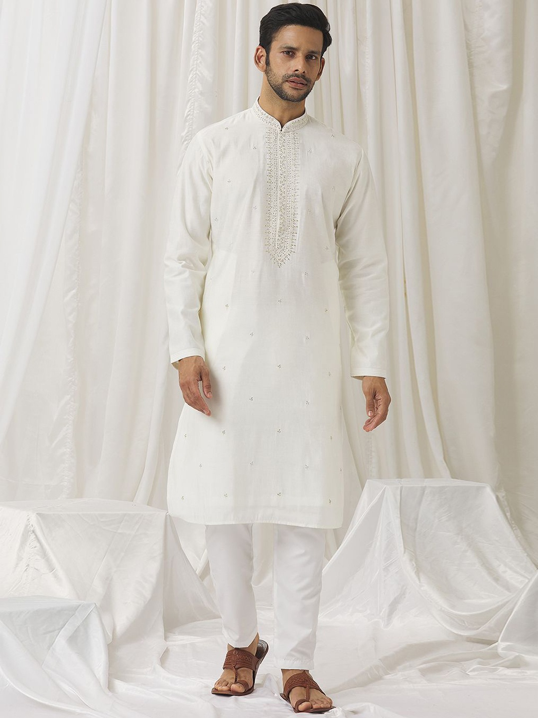 Alaya Advani Floral Embroidered Thread Work Silk Cotton Straight Kurta with Trousers, Off white
Alaya Advani Floral Embroidered Thread Work Silk Cotton Straight Kurta with Trousers, Off white