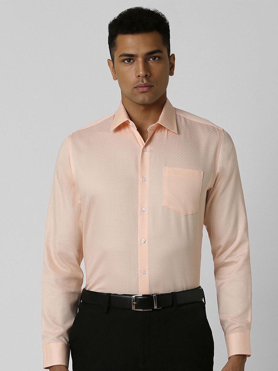 Van Heusen Men Spread Collar Micro Ditsy Printed Cotton Slim Fit Formal Shirt, Peach
Van Heusen Men Spread Collar Micro Ditsy Printed Cotton Slim Fit Formal Shirt, Peach