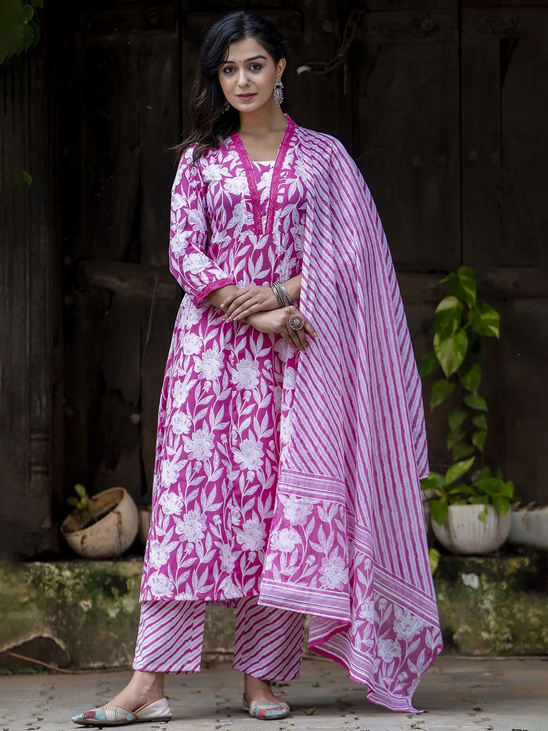 PARTHVI Floral Printed Thread Work Pure Cotton Anarkali Kurta With Trousers & Dupatta, Pink
PARTHVI Floral Printed Thread Work Pure Cotton Anarkali Kurta With Trousers & Dupatta, Pink