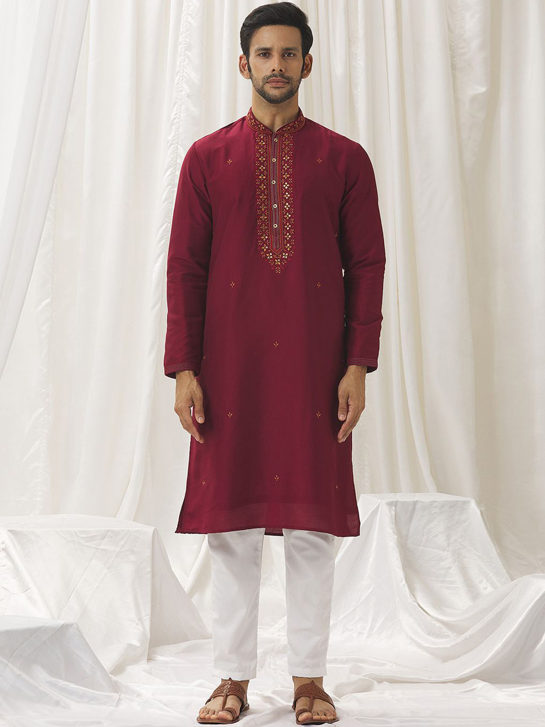 Alaya Advani Ethnic Motifs Embroidered Mirror Work Mandarin Collar Kurta With Trousers, Maroon 
Alaya Advani Ethnic Motifs Embroidered Mirror Work Mandarin Collar Kurta With Trousers, Maroon