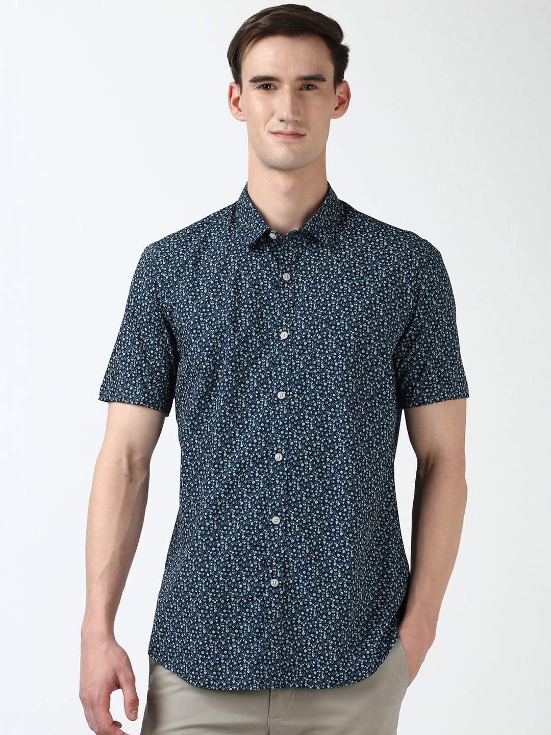 Peter England Casuals Men Spread Collar Floral Printed Cotton Slim Fit Casual Shirt, Navy blue
Peter England Casuals Men Spread Collar Floral Printed Cotton Slim Fit Casual Shirt, Navy blue