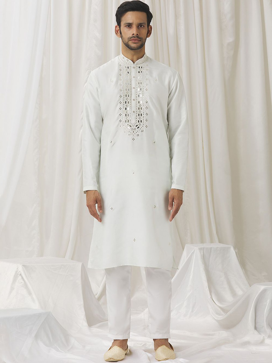 Alaya Advani Geometric Embroidered Mirror Work Silk Cotton Straight Kurta with Trousers, Green
Alaya Advani Geometric Embroidered Mirror Work Silk Cotton Straight Kurta with Trousers, Green