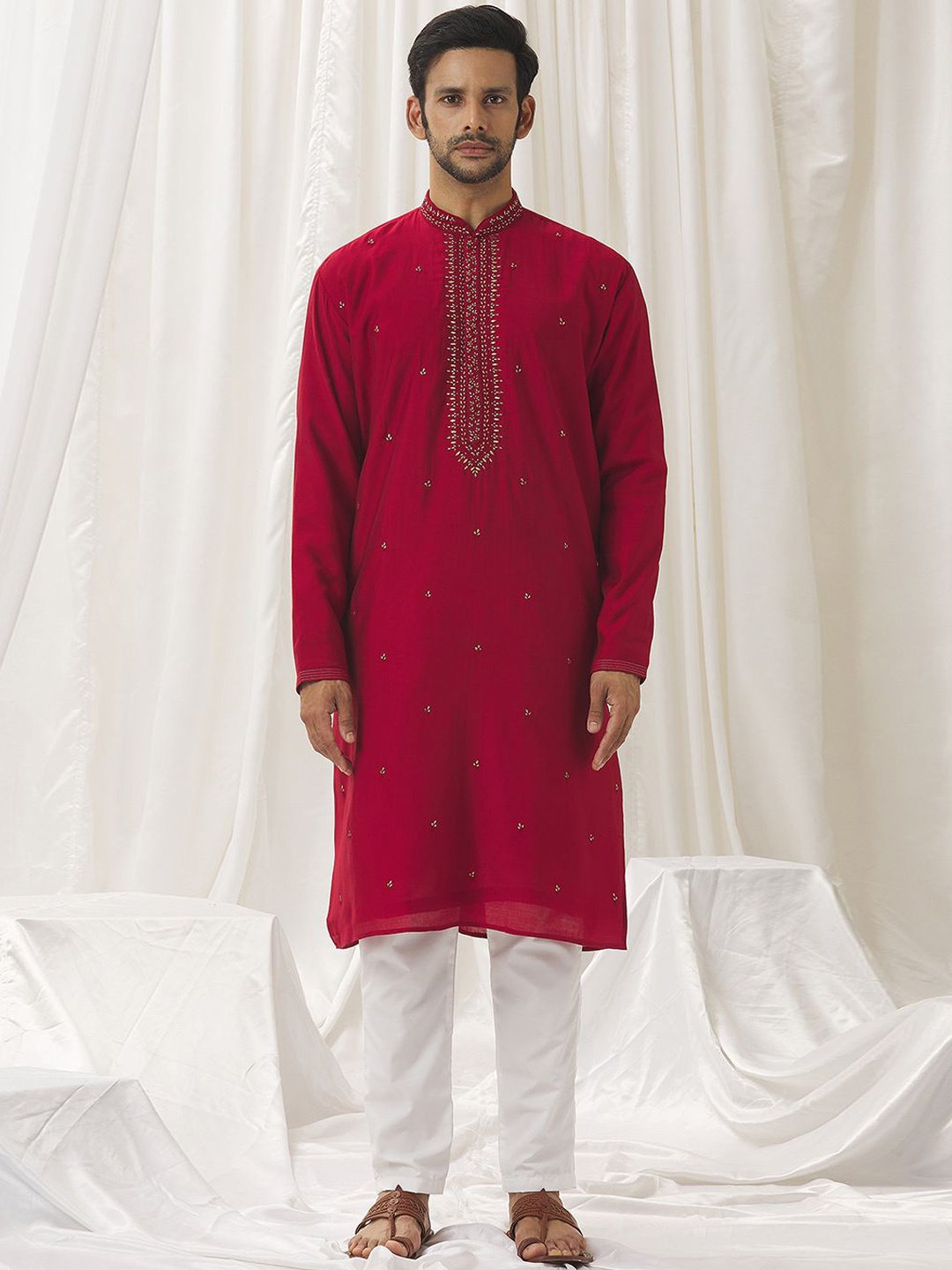 Alaya Advani Floral Embroidered Zari Foliage & Thread Work Silk Cotton Kurta with Trousers, Red
Alaya Advani Floral Embroidered Zari Foliage & Thread Work Silk Cotton Kurta with Trousers, Red