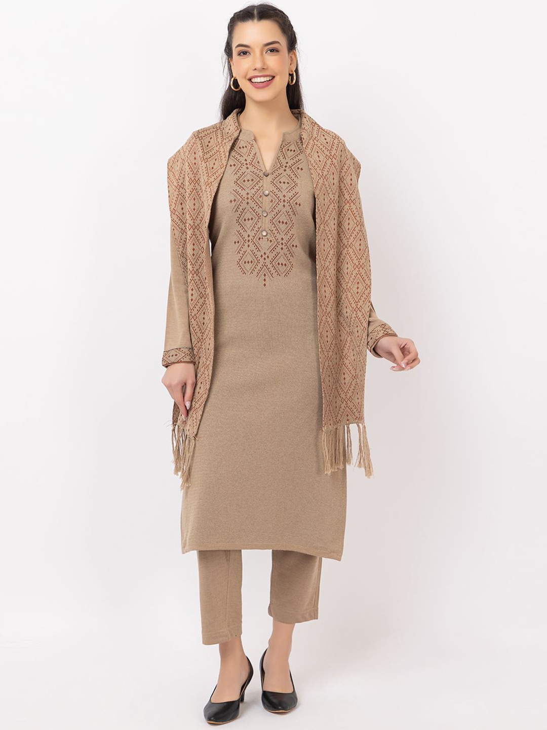 KEIKO Ethnic Motifs Printed Mandarin Collar Straight Kurta with Trousers & Dupatta, Beige
KEIKO Ethnic Motifs Printed Mandarin Collar Straight Kurta with Trousers & Dupatta, Beige