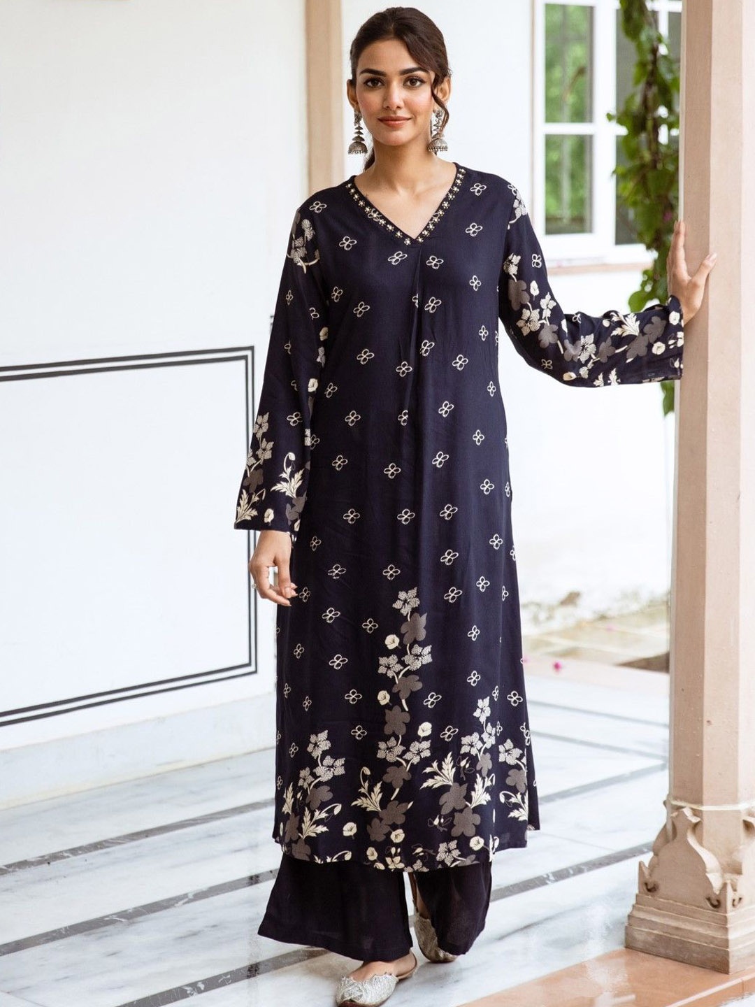 AUTUMN LANE Floral Printed V-Neck Pure Cotton Straight Kurta with Palazzo, Navy blue
AUTUMN LANE Floral Printed V-Neck Pure Cotton Straight Kurta with Palazzo, Navy blue