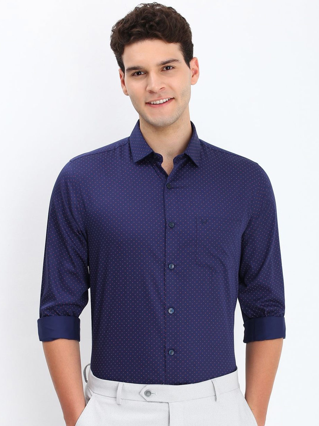 Allen Solly Men Spread Collar Micro Ditsy Printed Cotton Slim Fit Formal Shirt, Navy blue
Allen Solly Men Spread Collar Micro Ditsy Printed Cotton Slim Fit Formal Shirt, Navy blue