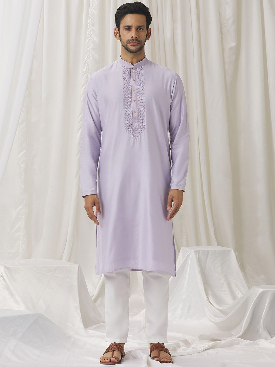 Alaya Advani Floral Yoke Design Thread Work Silk Cotton Straight Kurta with Trousers, Lavender
Alaya Advani Floral Yoke Design Thread Work Silk Cotton Straight Kurta with Trousers, Lavender