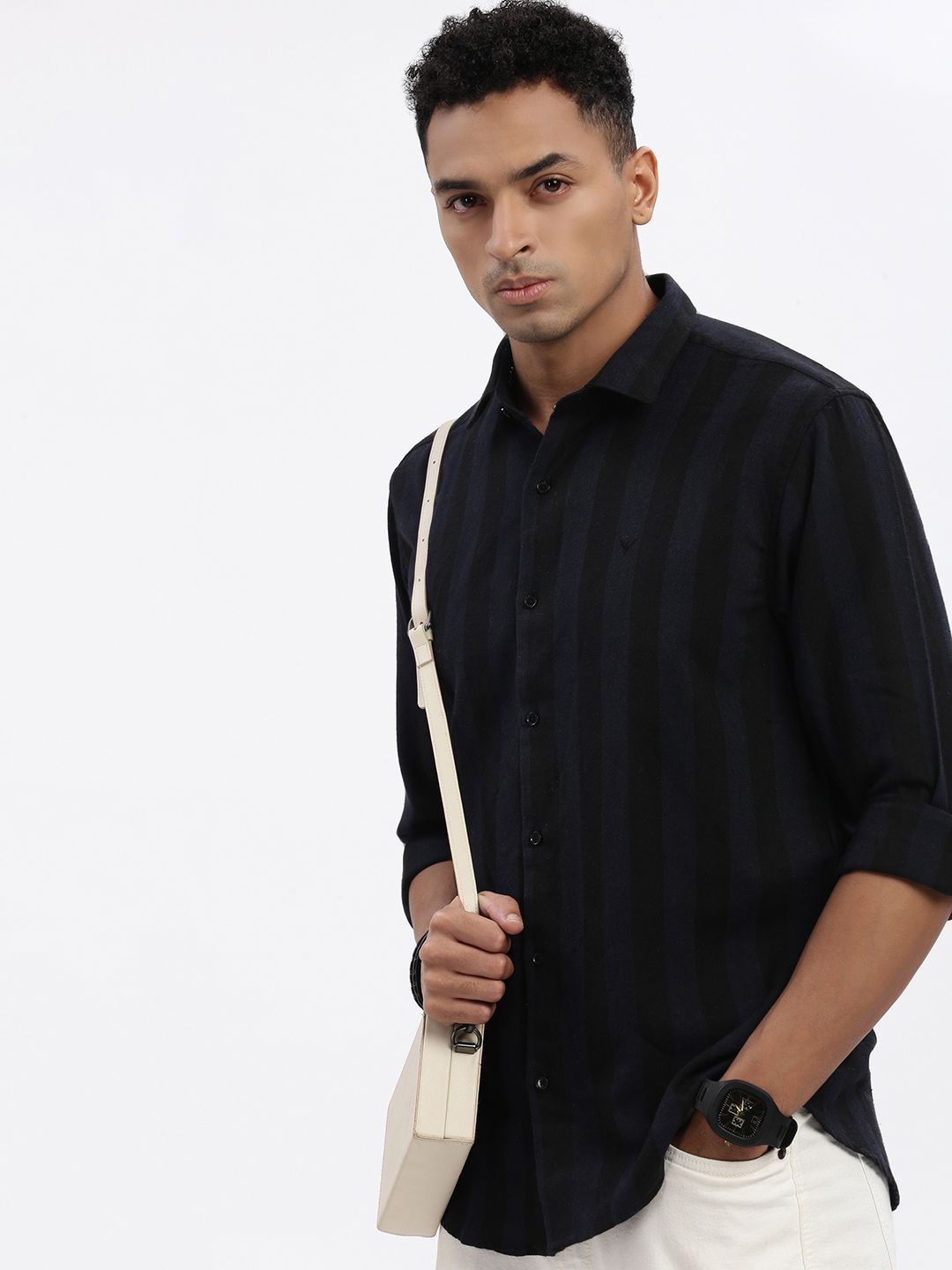 SHOWOFF Men Standard Spread Collar Vertical Striped Cotton Slim Fit Casual Shirt, Navy blue
SHOWOFF Men Standard Spread Collar Vertical Striped Cotton Slim Fit Casual Shirt, Navy blue
