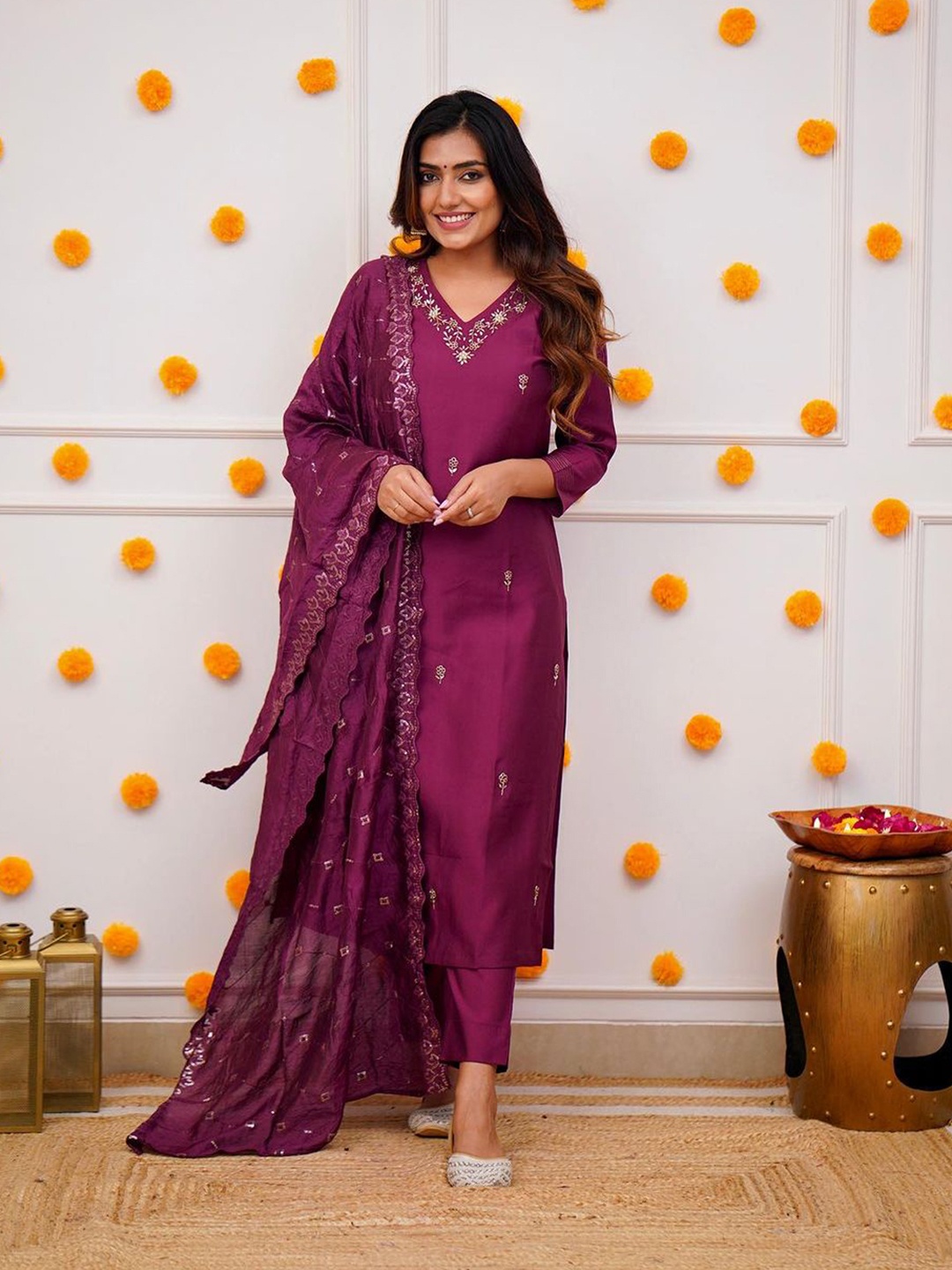 CaniBani Embroidered Regular Chanderi Silk Straight Kurta with Trousers & Dupatta, Magenta
CaniBani Embroidered Regular Chanderi Silk Straight Kurta with Trousers & Dupatta, Magenta